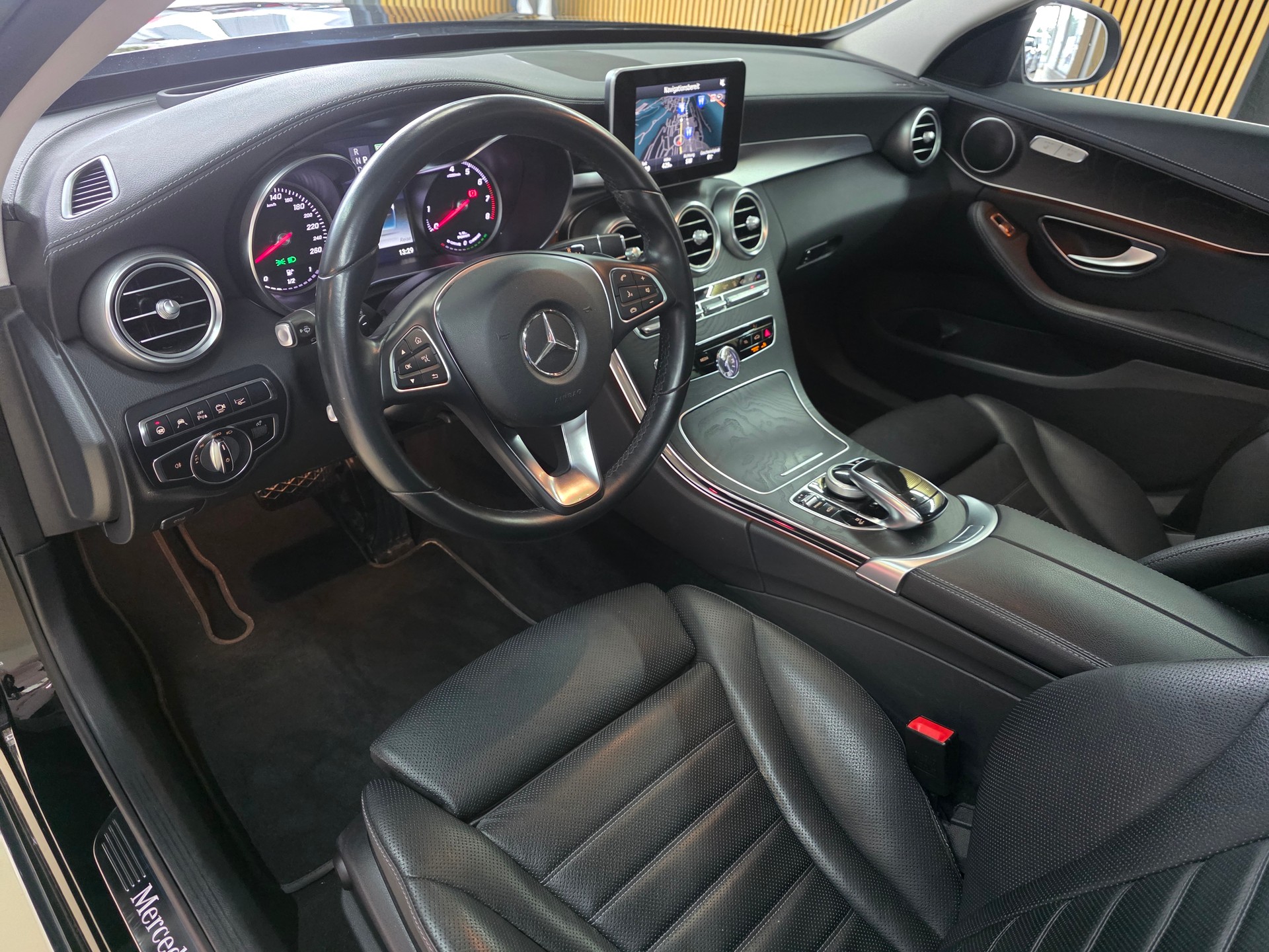 MERCEDES-BENZ C 350 e Avantgarde 7G-Tronic-image-7