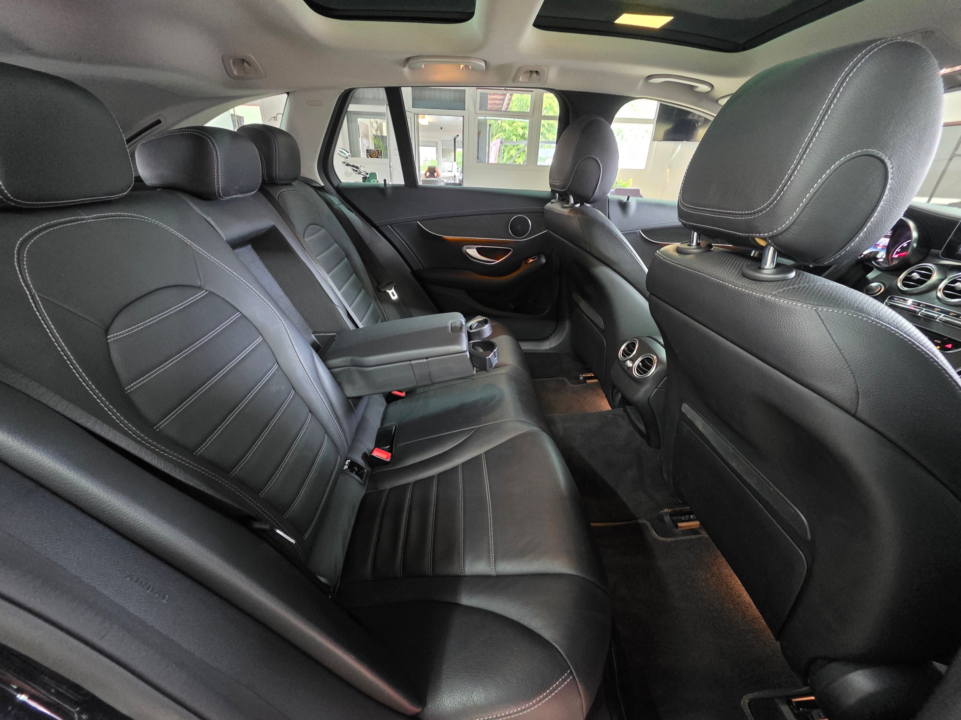 MERCEDES-BENZ C 350 e Avantgarde 7G-Tronic-image-17