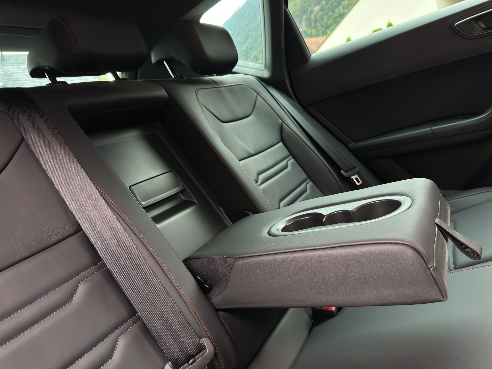 SEAT Ateca 2.0 TSI Hola FR 4Drive DSG-image-17
