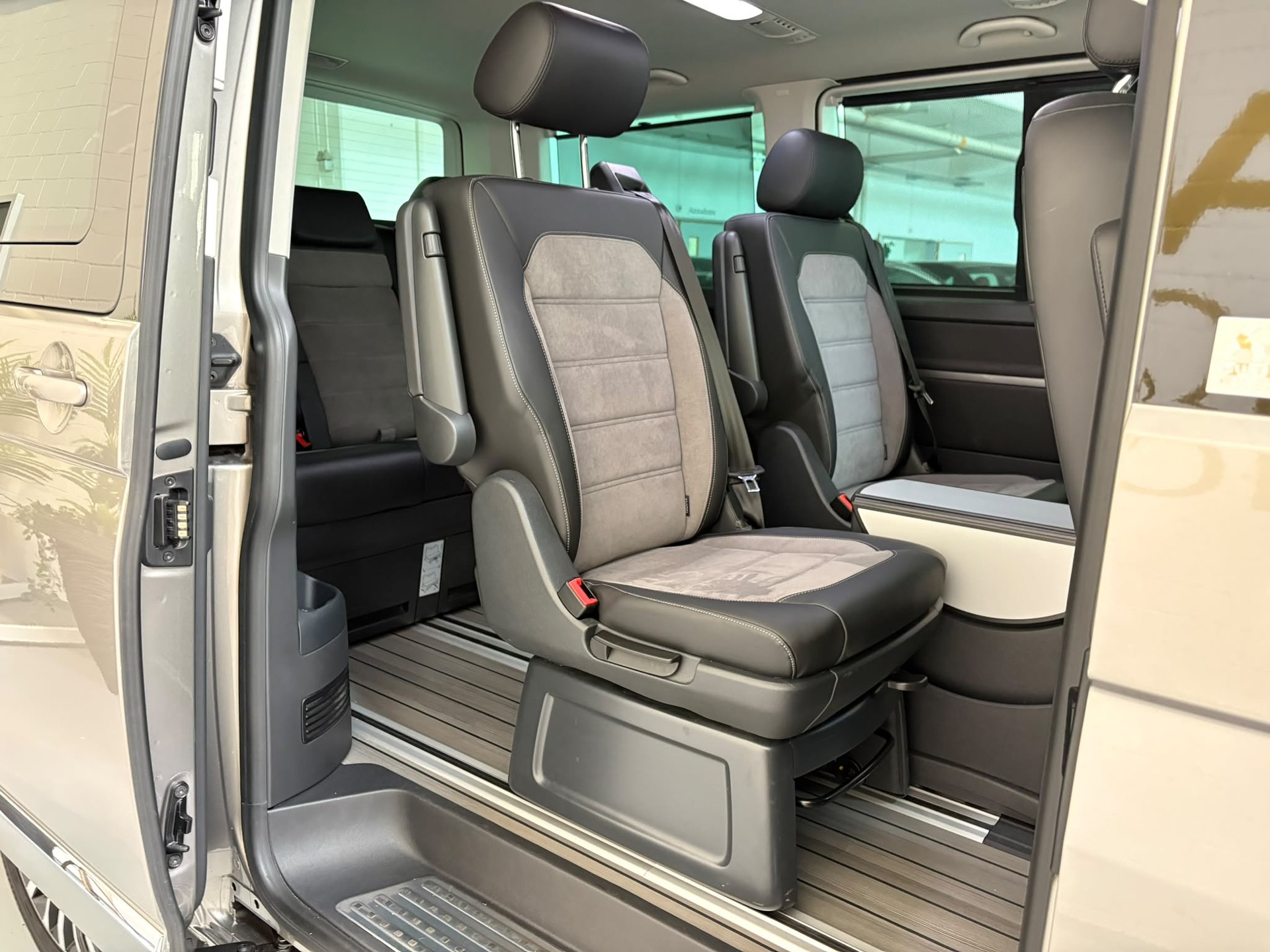 VW T6.1 Multivan 2.0 Bi-TDI Highline Liberty 4Mot. DSG-image-13