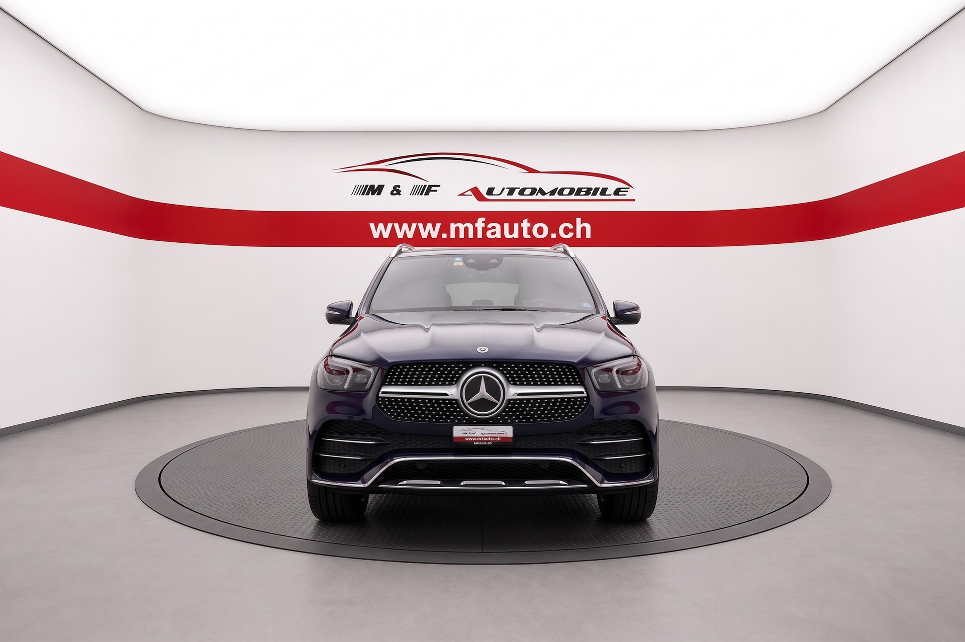 MERCEDES-BENZ GLC 300 e AMG Line 4m-showroom-element-1