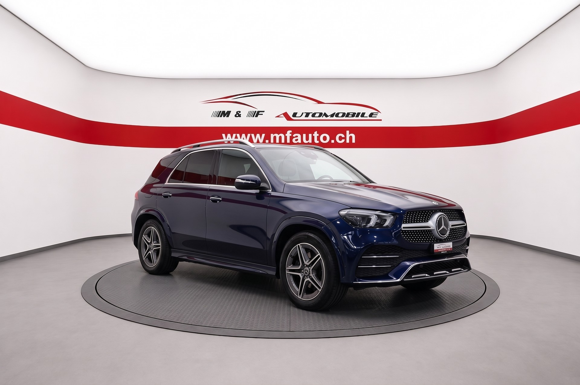 MERCEDES-BENZ GLC 300 e AMG Line 4m-showroom-element-2
