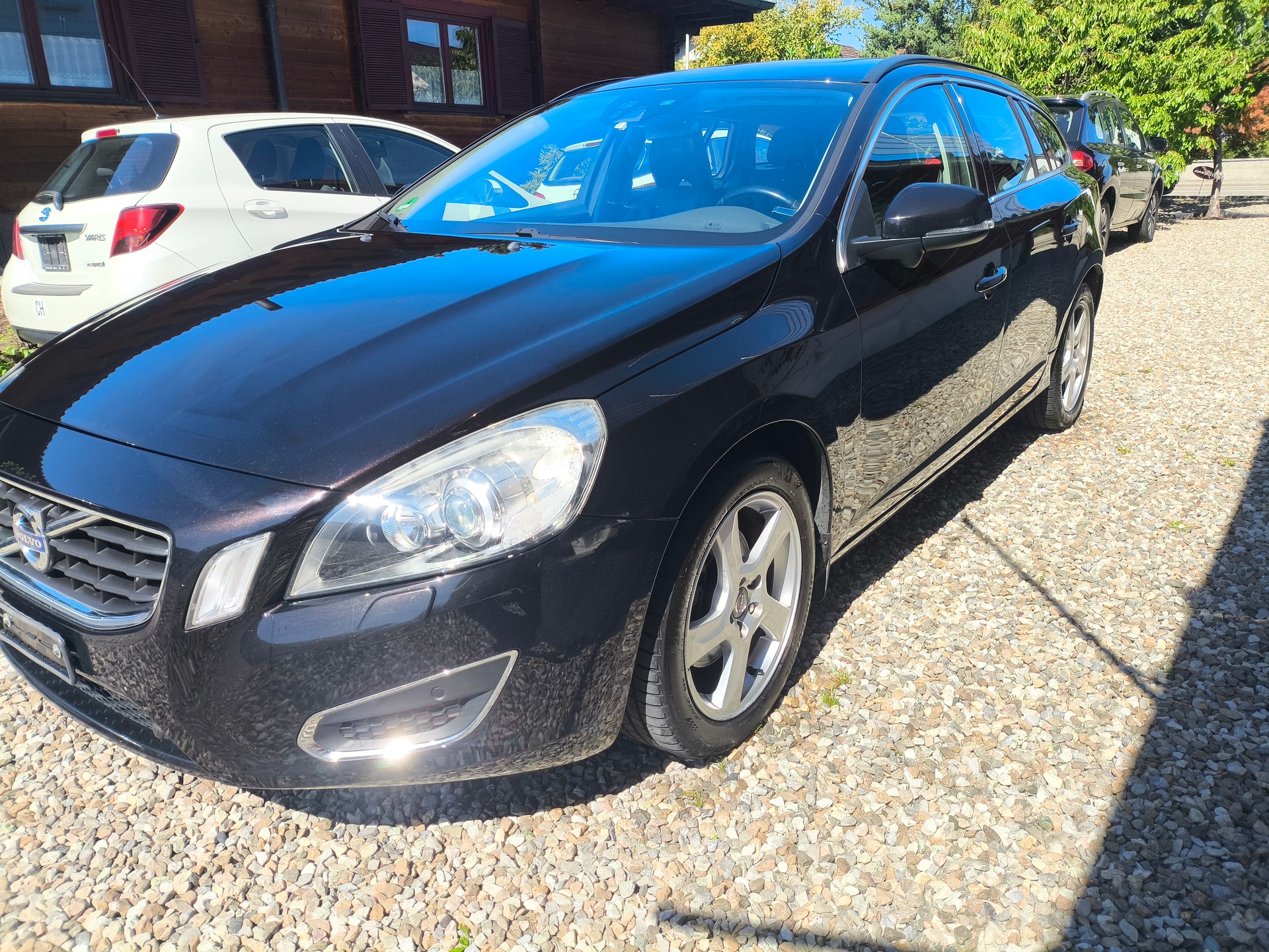 VOLVO V60 T4 Kinetic Powershift-image-2