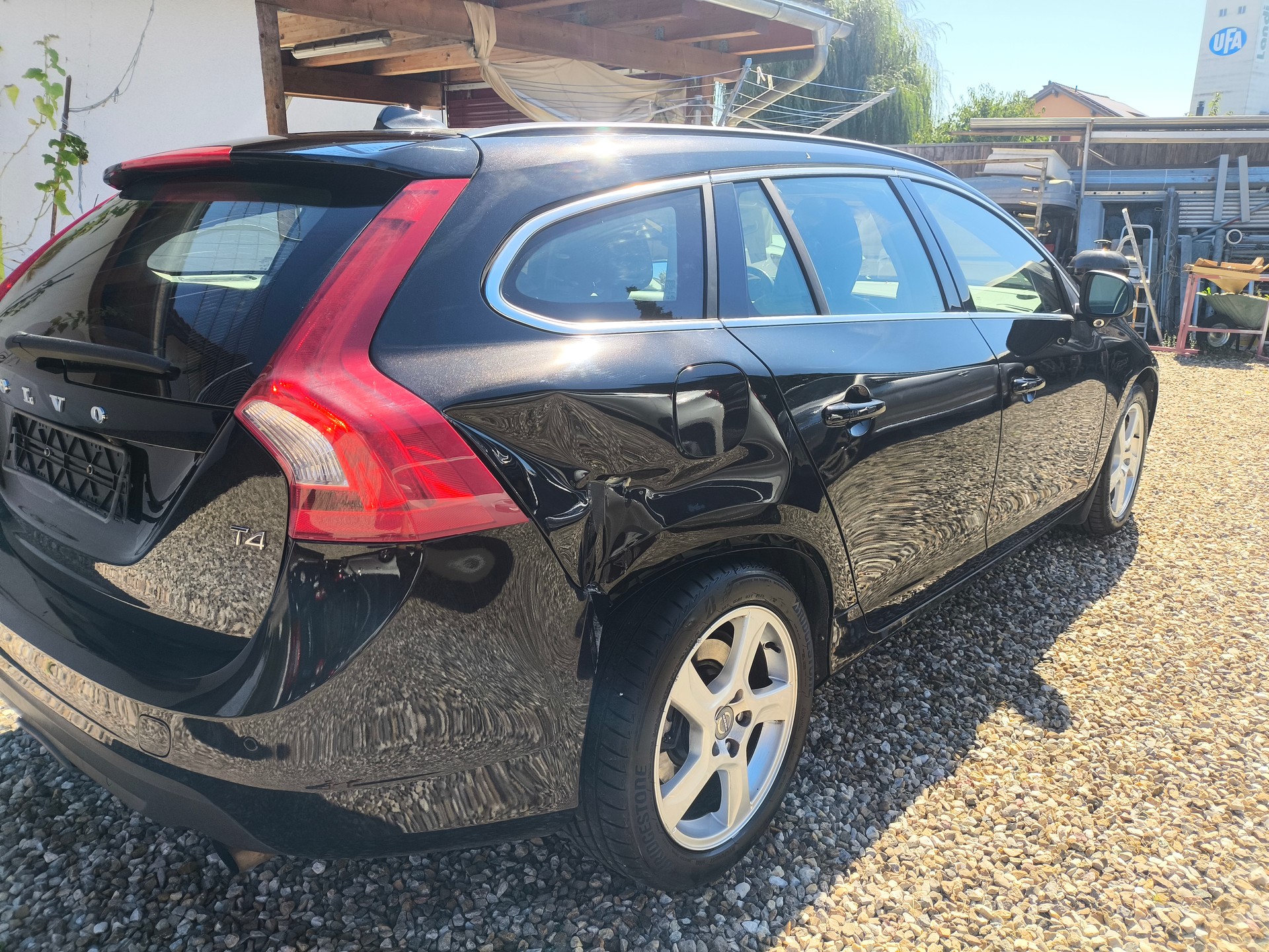 VOLVO V60 T4 Kinetic Powershift-image-4