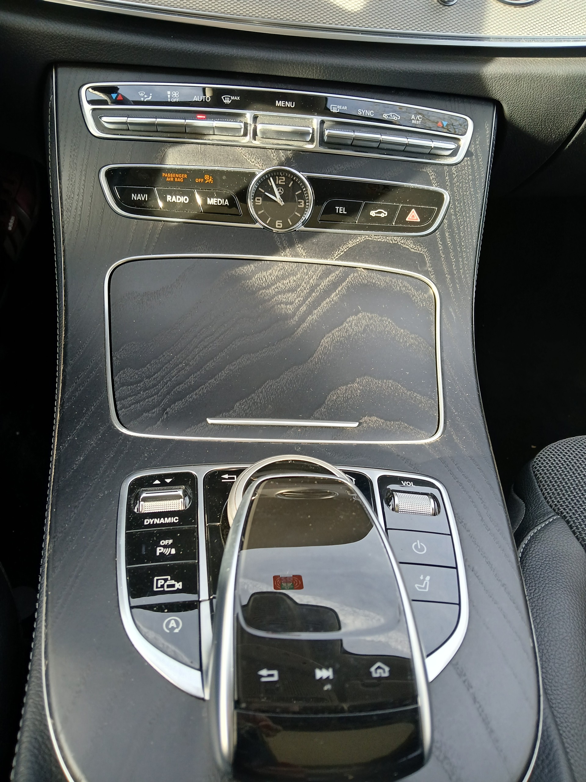 MERCEDES-BENZ E 200 Avantgarde-image-12