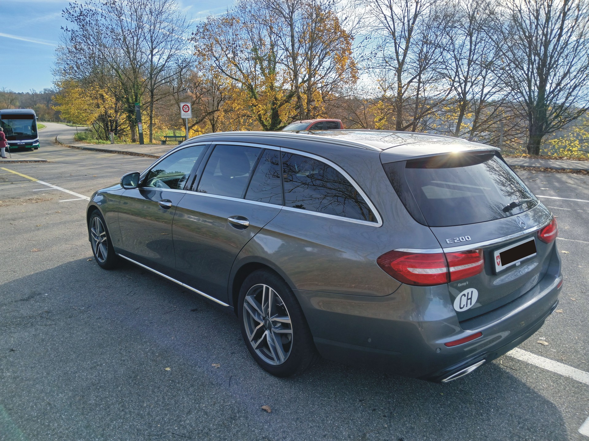 MERCEDES-BENZ E 200 Avantgarde-image-2