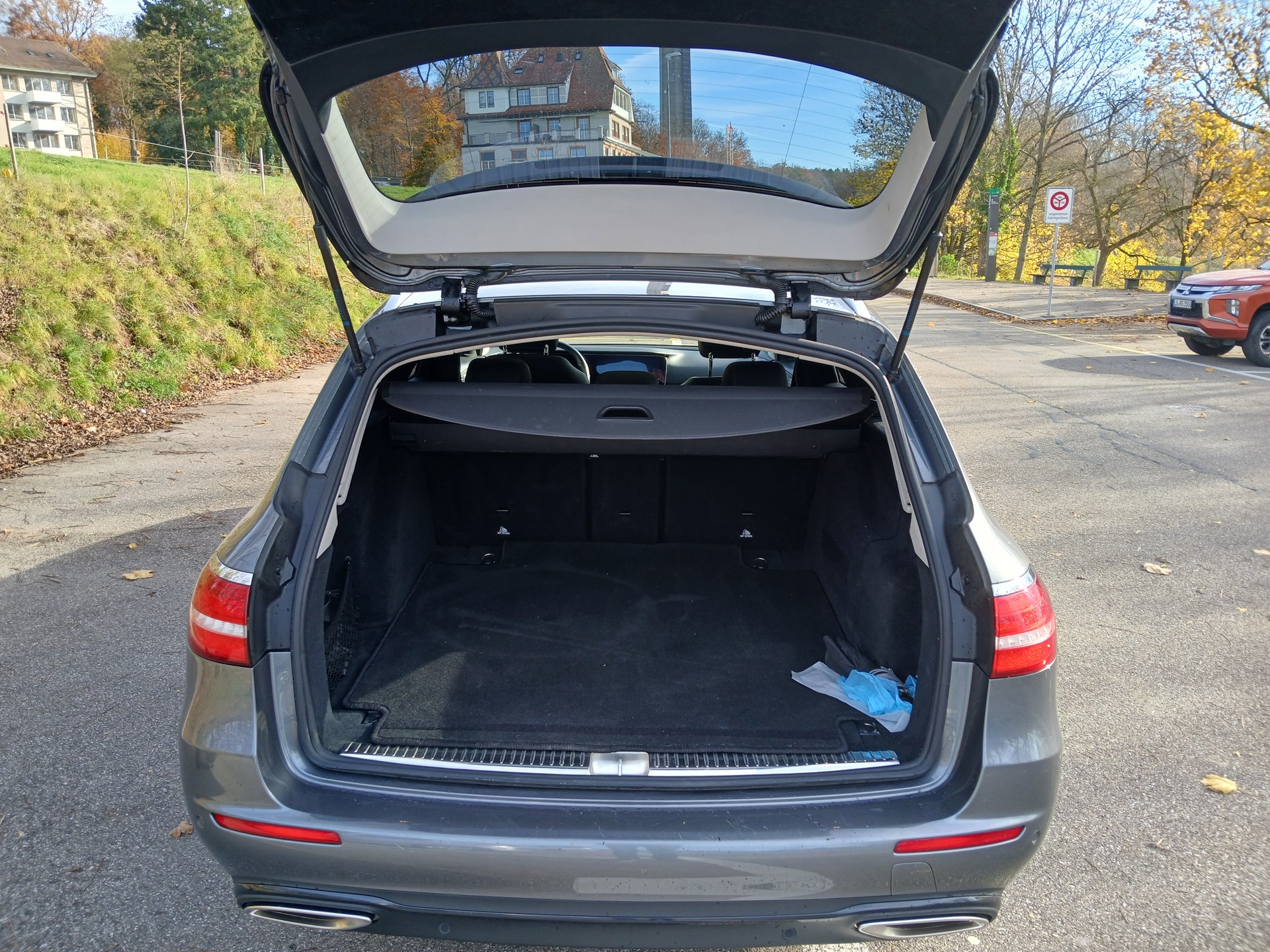 MERCEDES-BENZ E 200 Avantgarde-image-4