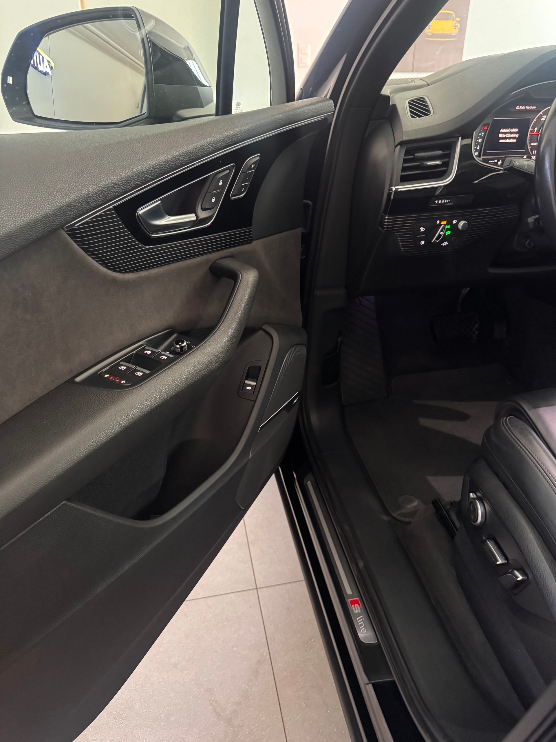 AUDI Q7 3.0 TDI quattro tiptronic S-line*CH-Fahrzeug*Frisch MFK*Panoramadach*AHK*7-Plätzer*-image-7
