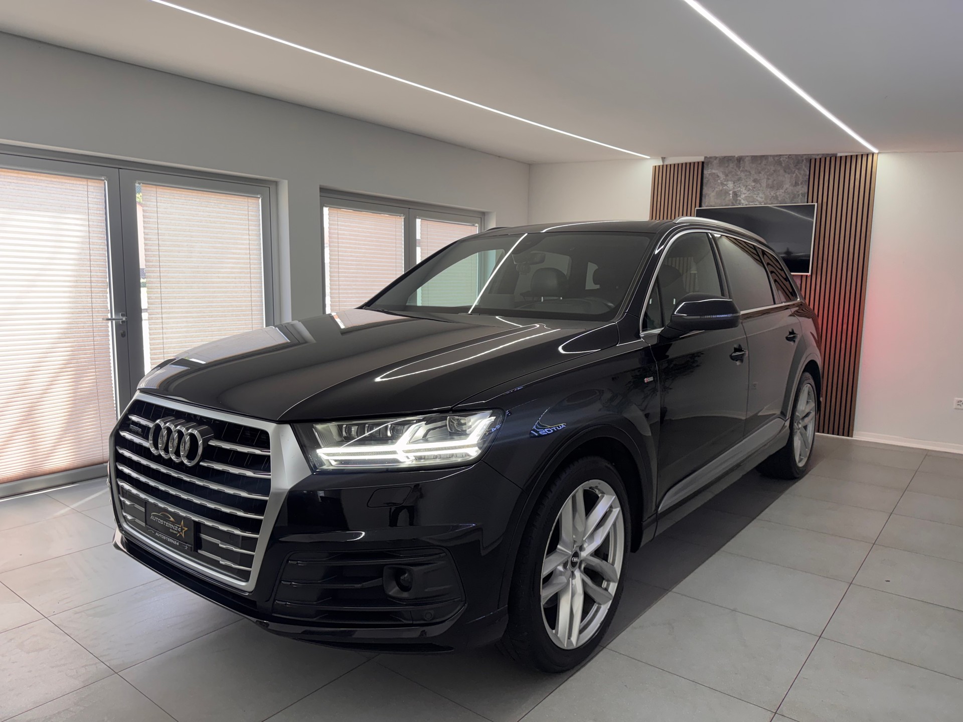 AUDI Q7 3.0 TDI quattro tiptronic S-line*CH-Fahrzeug*Frisch MFK*Panoramadach*AHK*7-Plätzer*-image-0