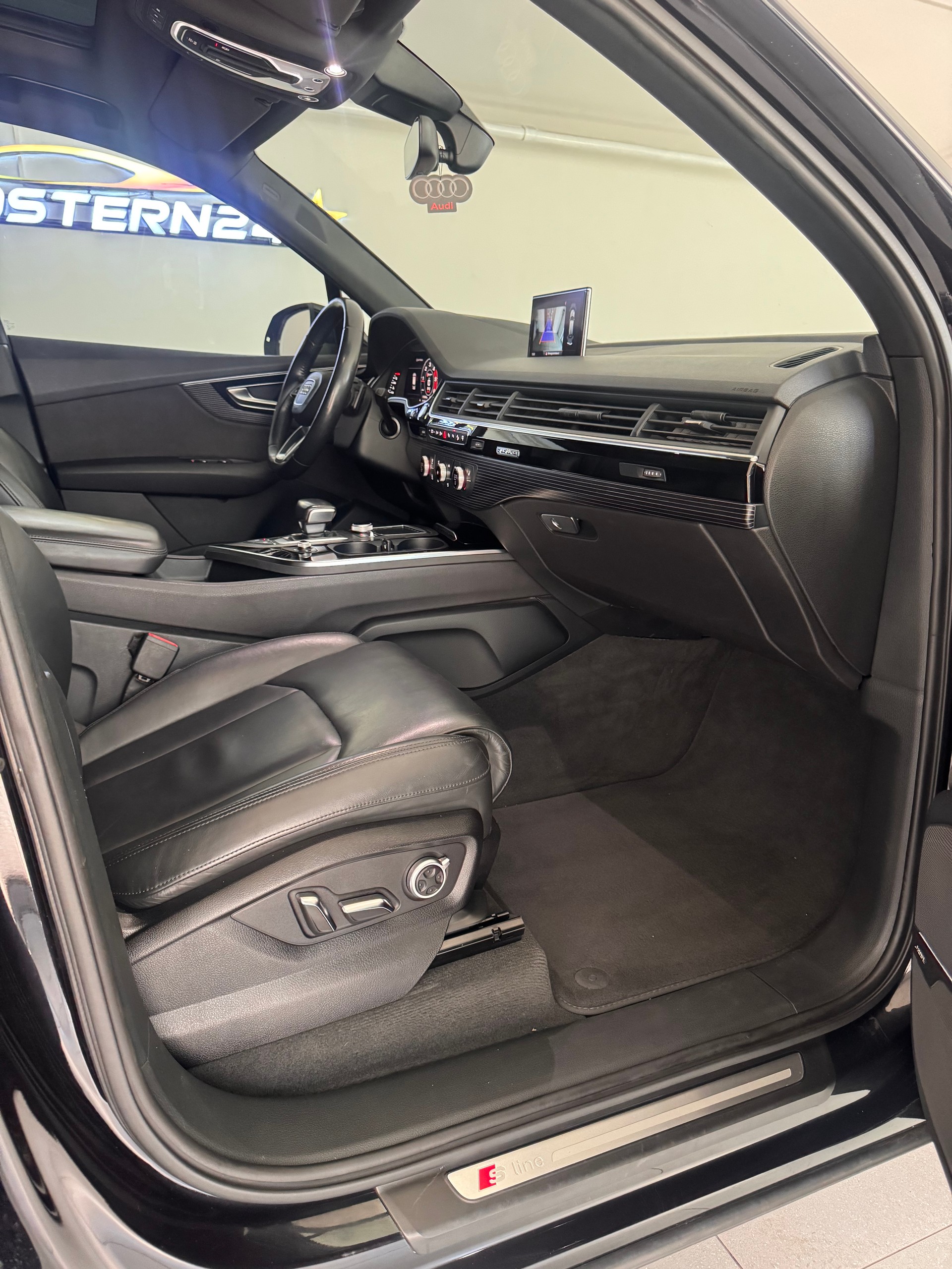 AUDI Q7 3.0 TDI quattro tiptronic S-line*CH-Fahrzeug*Frisch MFK*Panoramadach*AHK*7-Plätzer*-image-9
