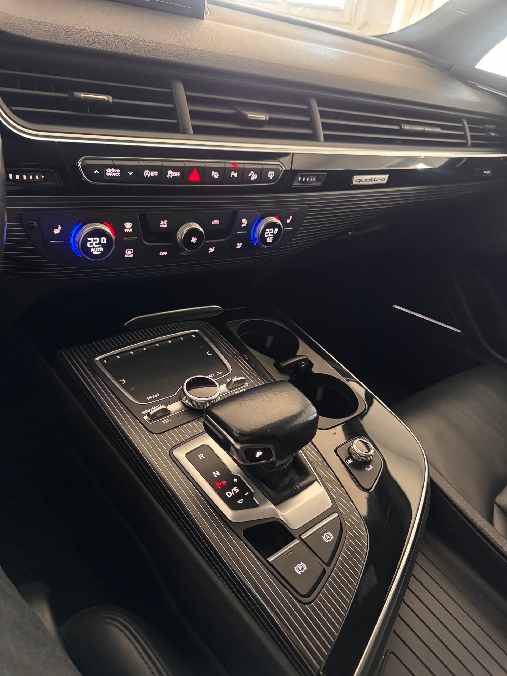 AUDI Q7 3.0 TDI quattro tiptronic S-line*CH-Fahrzeug*Frisch MFK*Panoramadach*AHK*7-Plätzer*-image-15