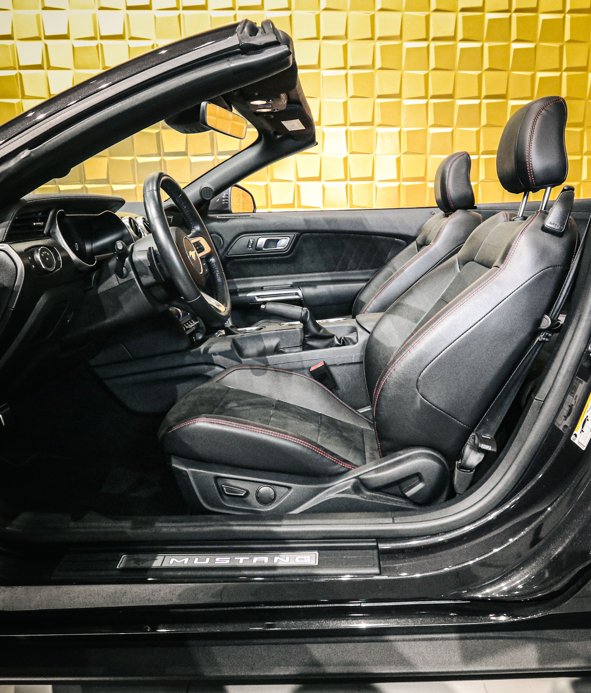 FORD Mustang Convertible 5.0 V8 GT Automat-image-9