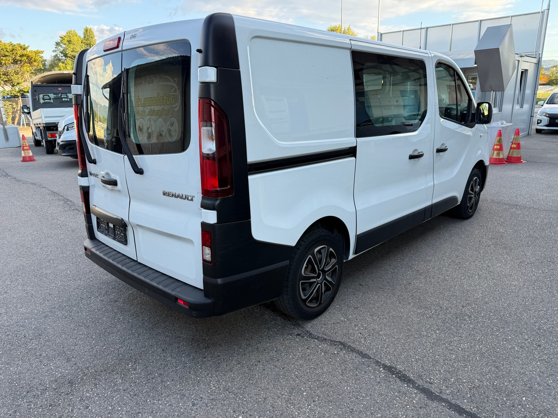RENAULT Trafic 2.0 dCi 120 3.0t Access L1H1-image-2