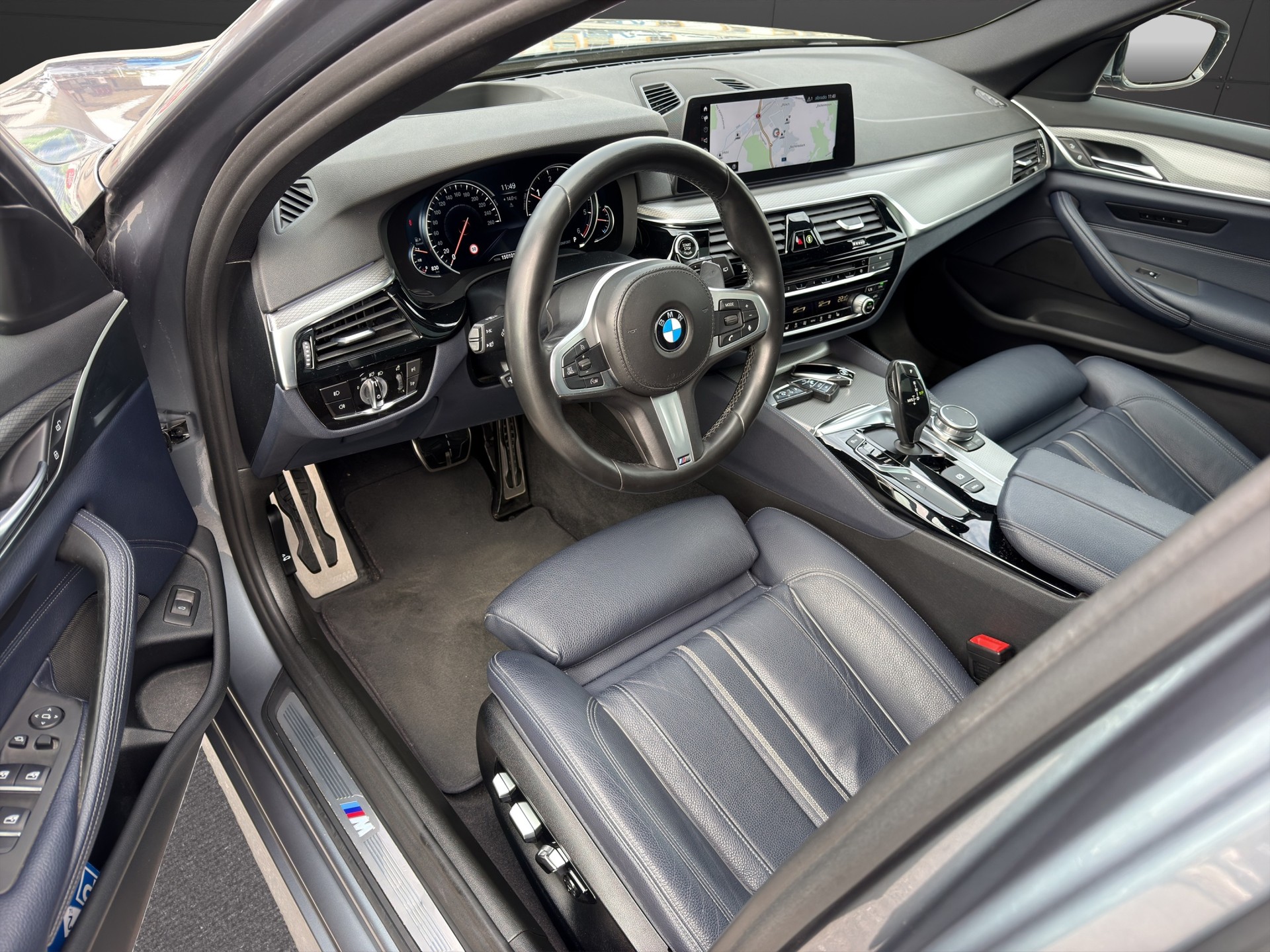 BMW 520d xDrive Touring M Sport Steptronic Pano/MFK/Garantie-image-10