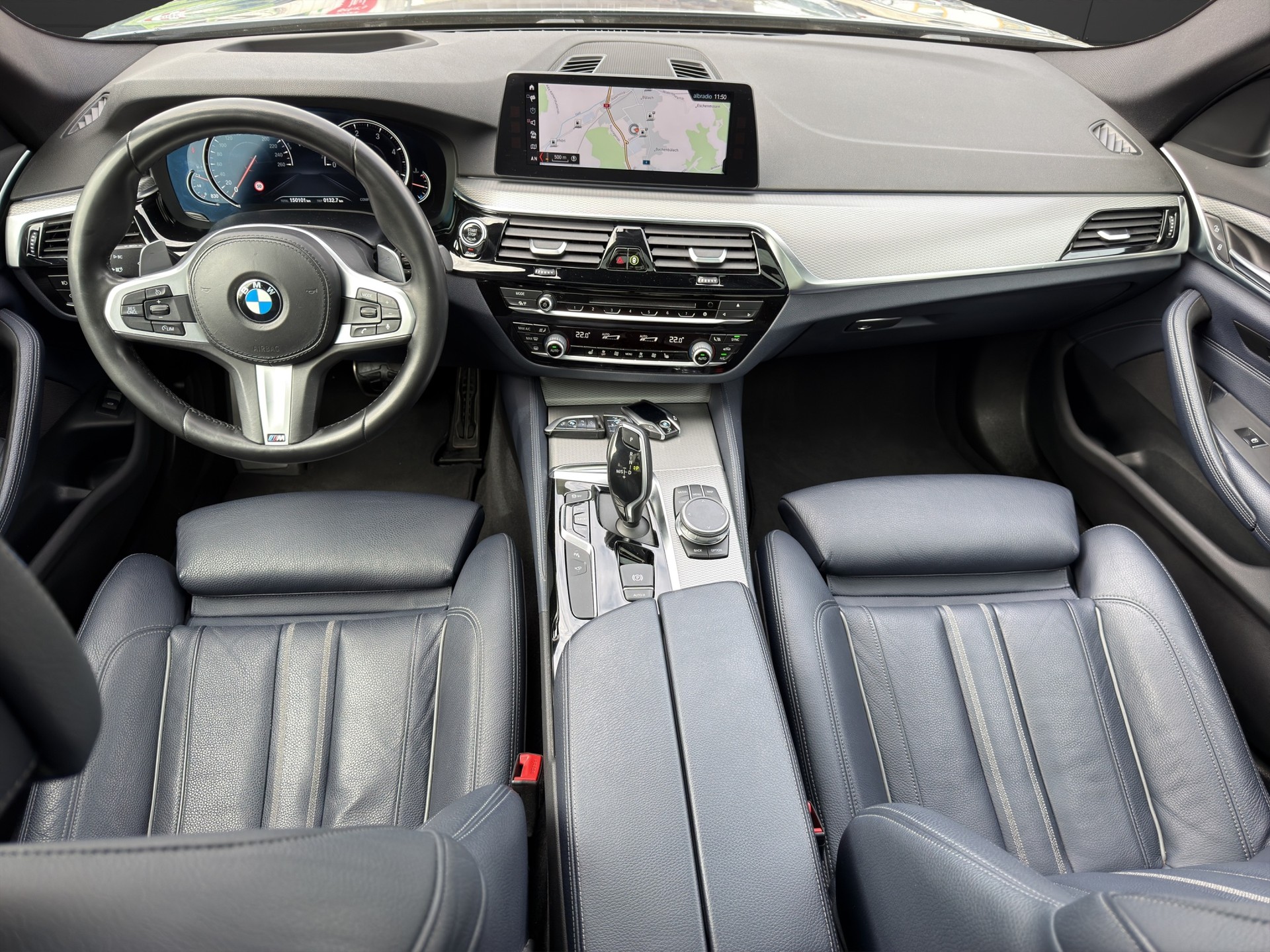 BMW 520d xDrive Touring M Sport Steptronic Pano/MFK/Garantie-image-8
