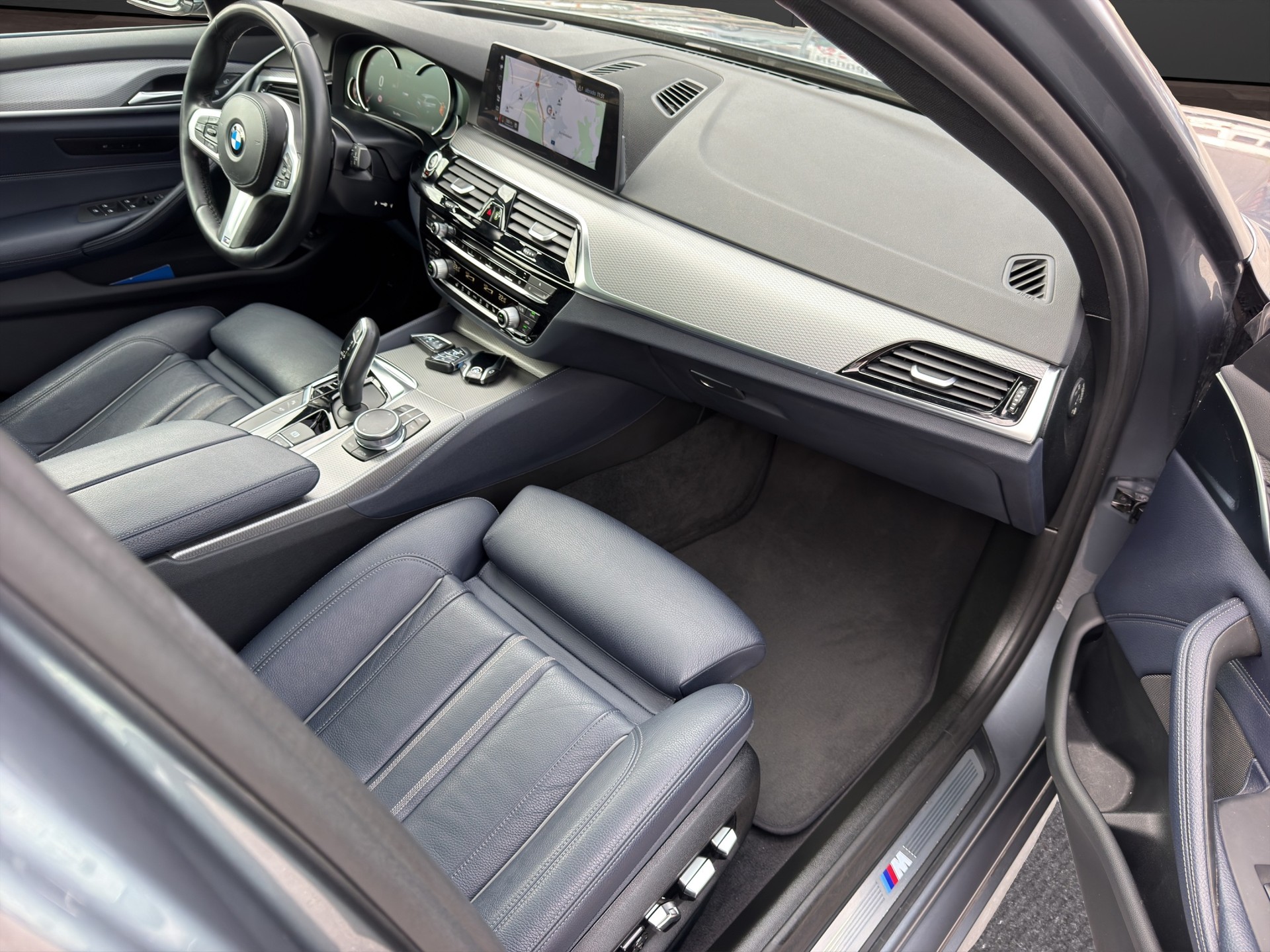 BMW 520d xDrive Touring M Sport Steptronic Pano/MFK/Garantie-image-16