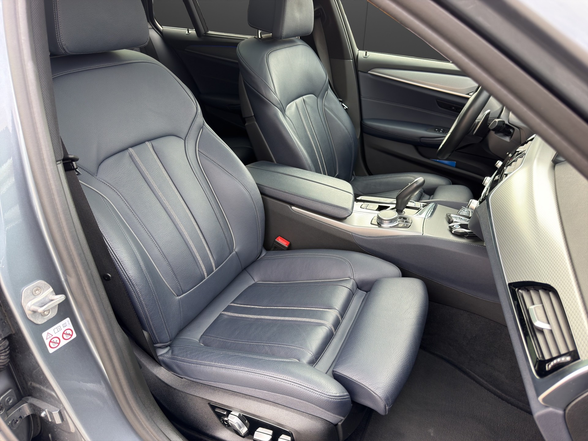 BMW 520d xDrive Touring M Sport Steptronic Pano/MFK/Garantie-image-18