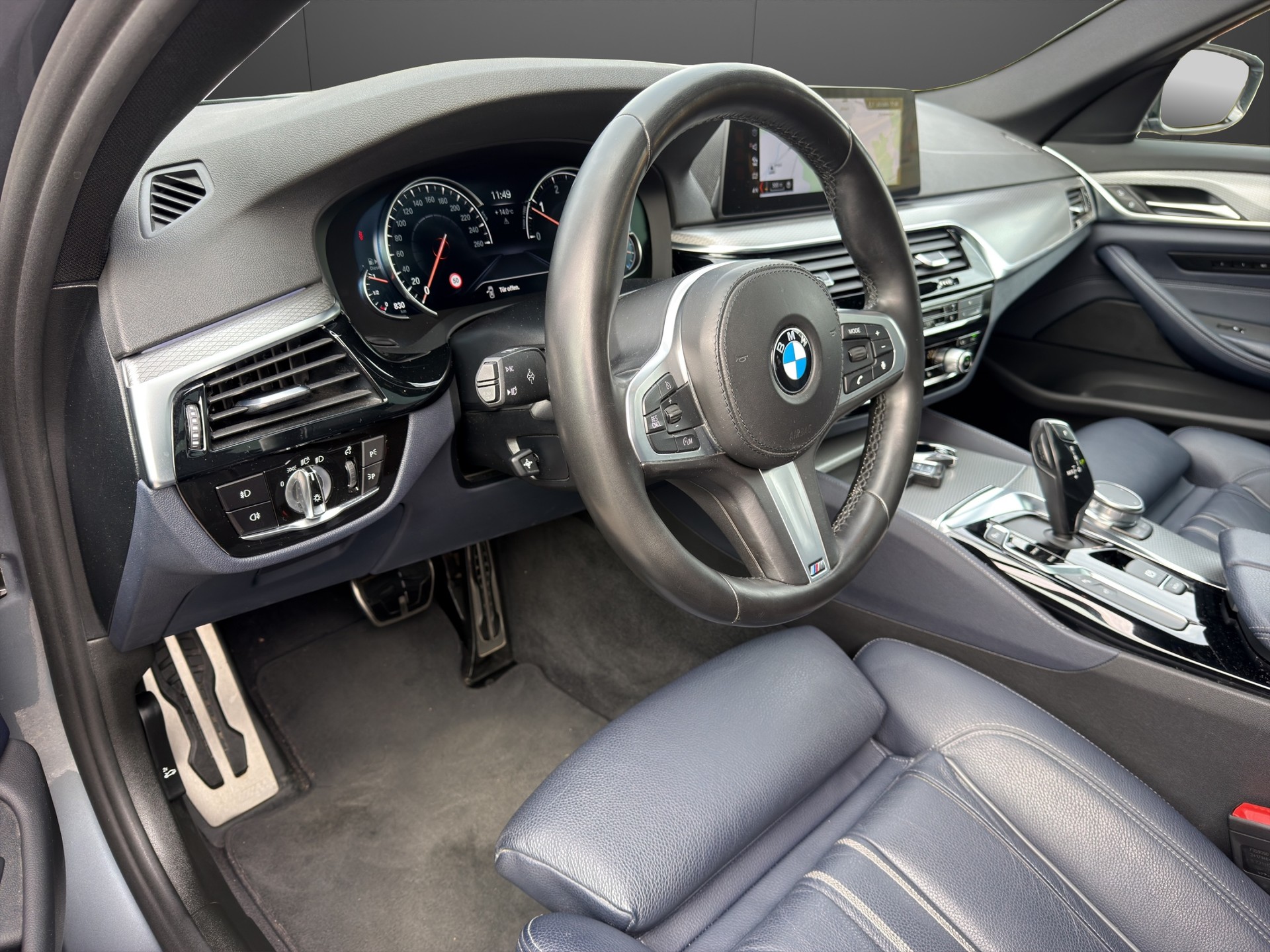 BMW 520d xDrive Touring M Sport Steptronic Pano/MFK/Garantie-image-15