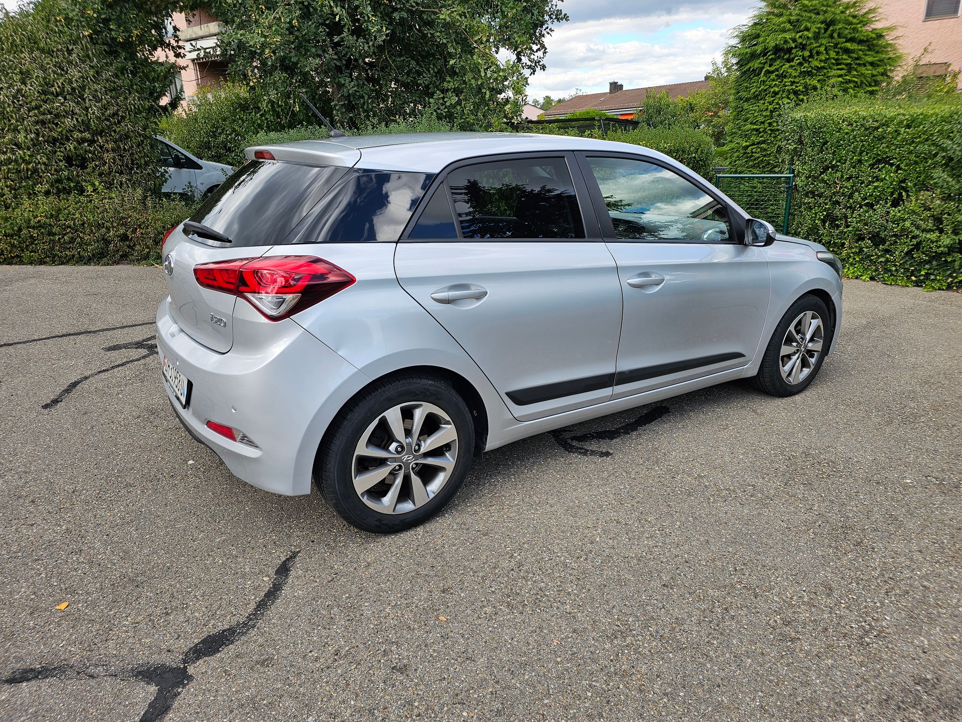 HYUNDAI i20 1.4 Plena Automatic-image-3