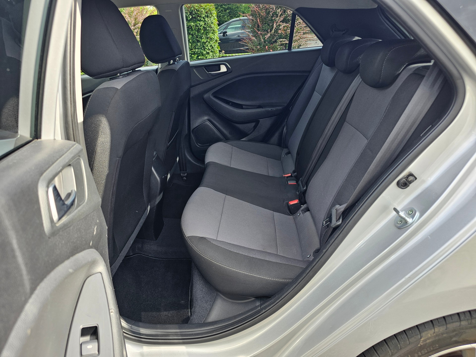 HYUNDAI i20 1.4 Plena Automatic-image-11