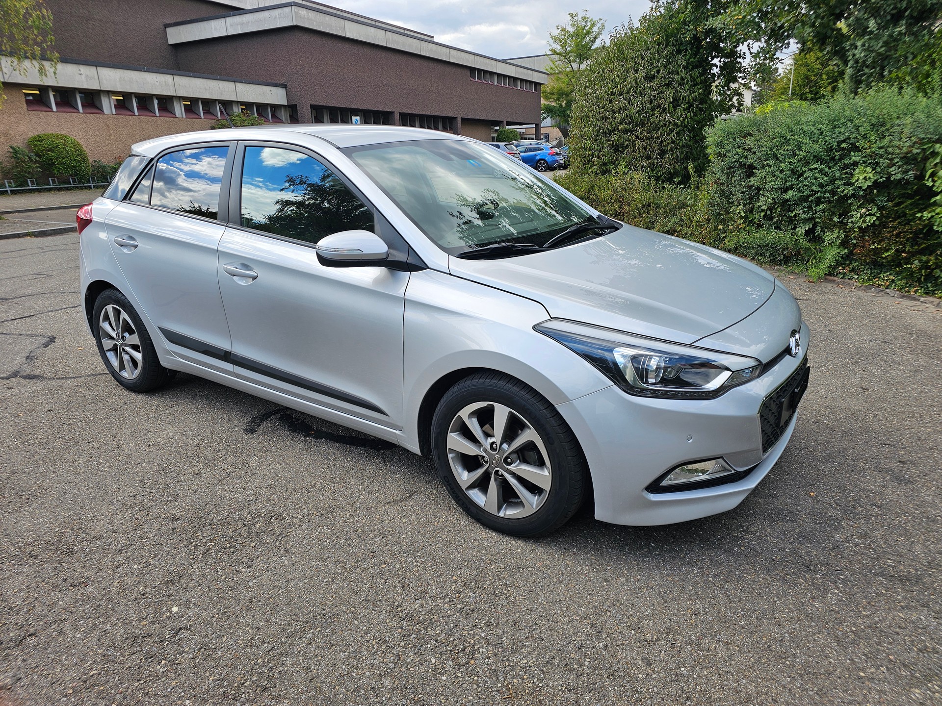 HYUNDAI i20 1.4 Plena Automatic-image-2