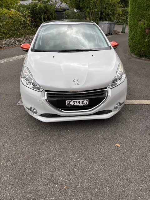 PEUGEOT 1.2 PureTech Roland Garros-image-0