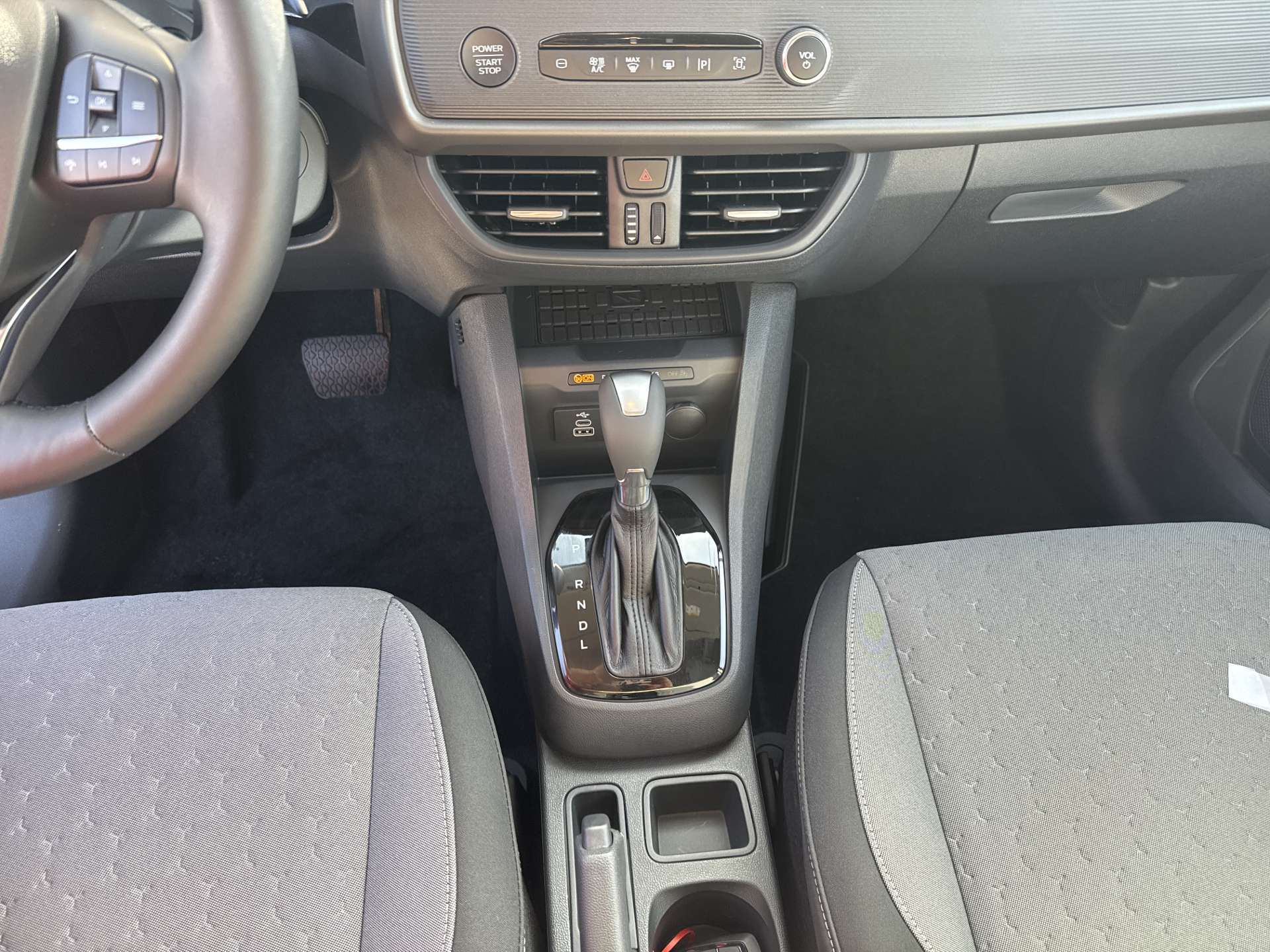 FORD Tourneo Courier 1.0 EcoBoost Titanium Automat-image-10