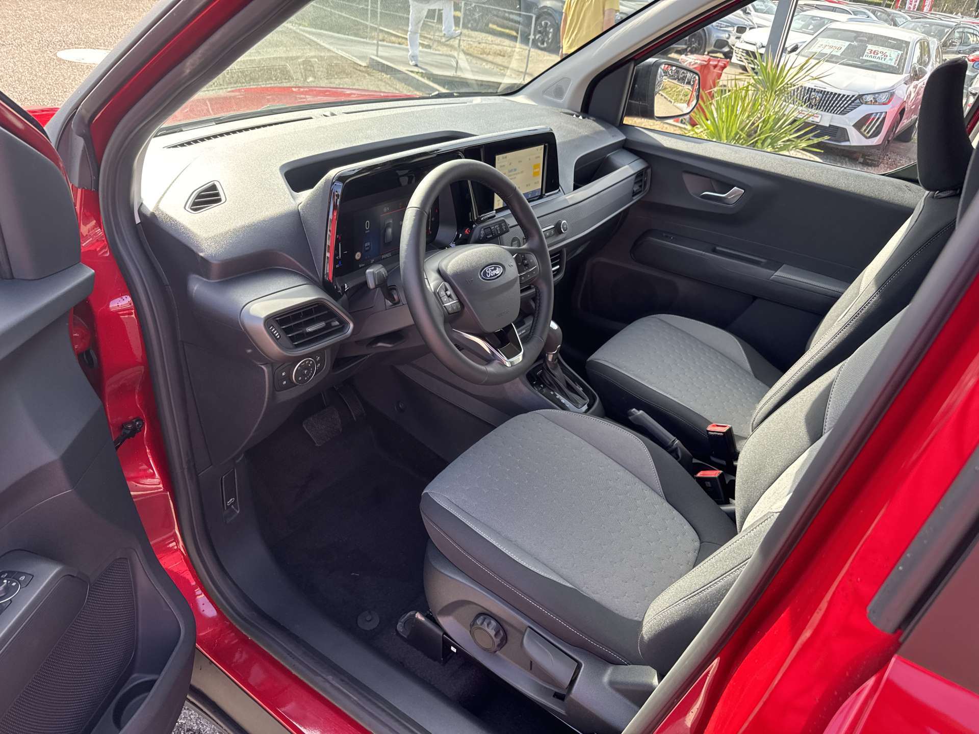 FORD Tourneo Courier 1.0 EcoBoost Titanium Automat-image-4