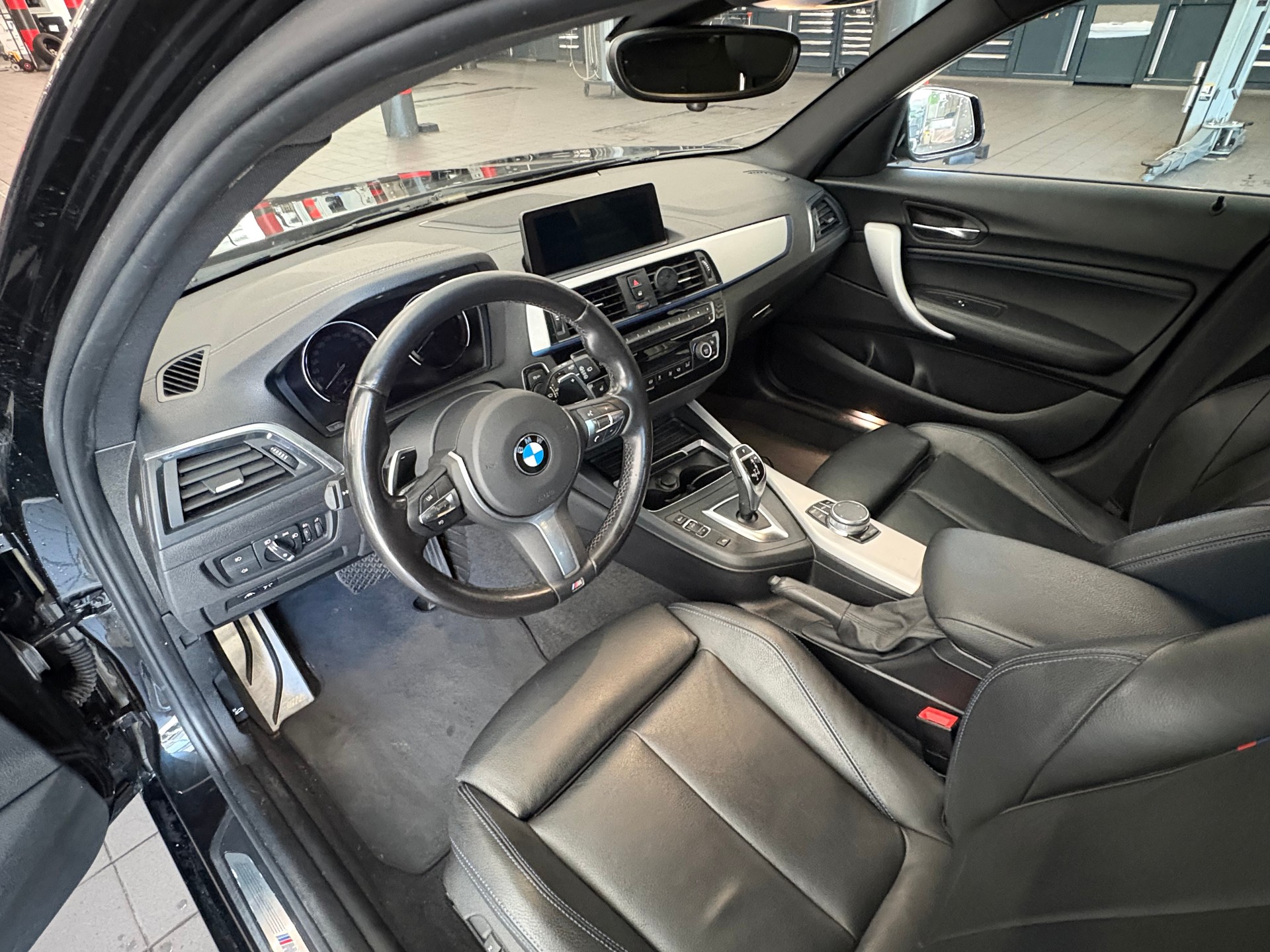 BMW 120d xDrive SAG-image-3