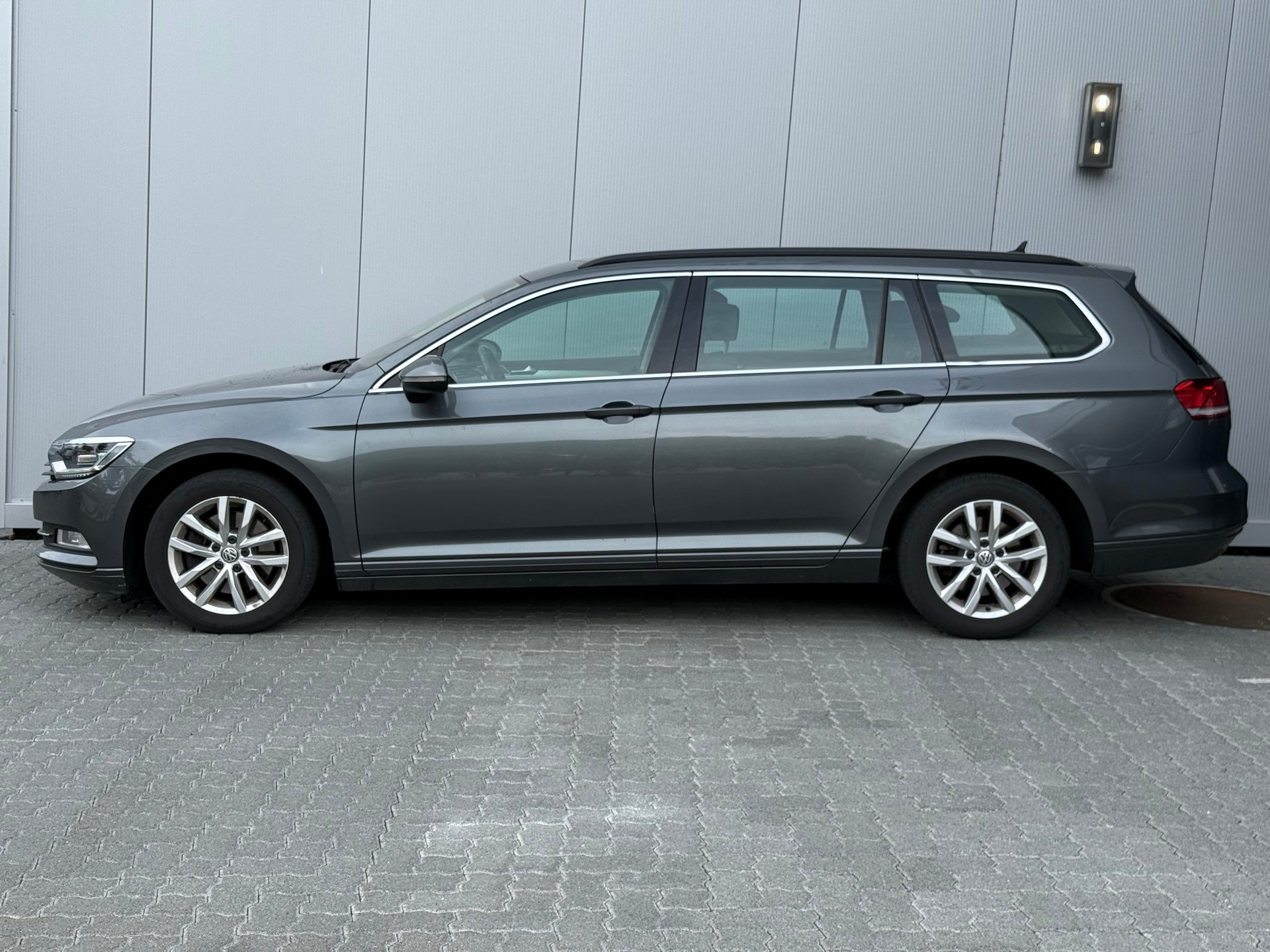 VW Passat Variant 2.0 TDI BMT Highline DSG-image-2