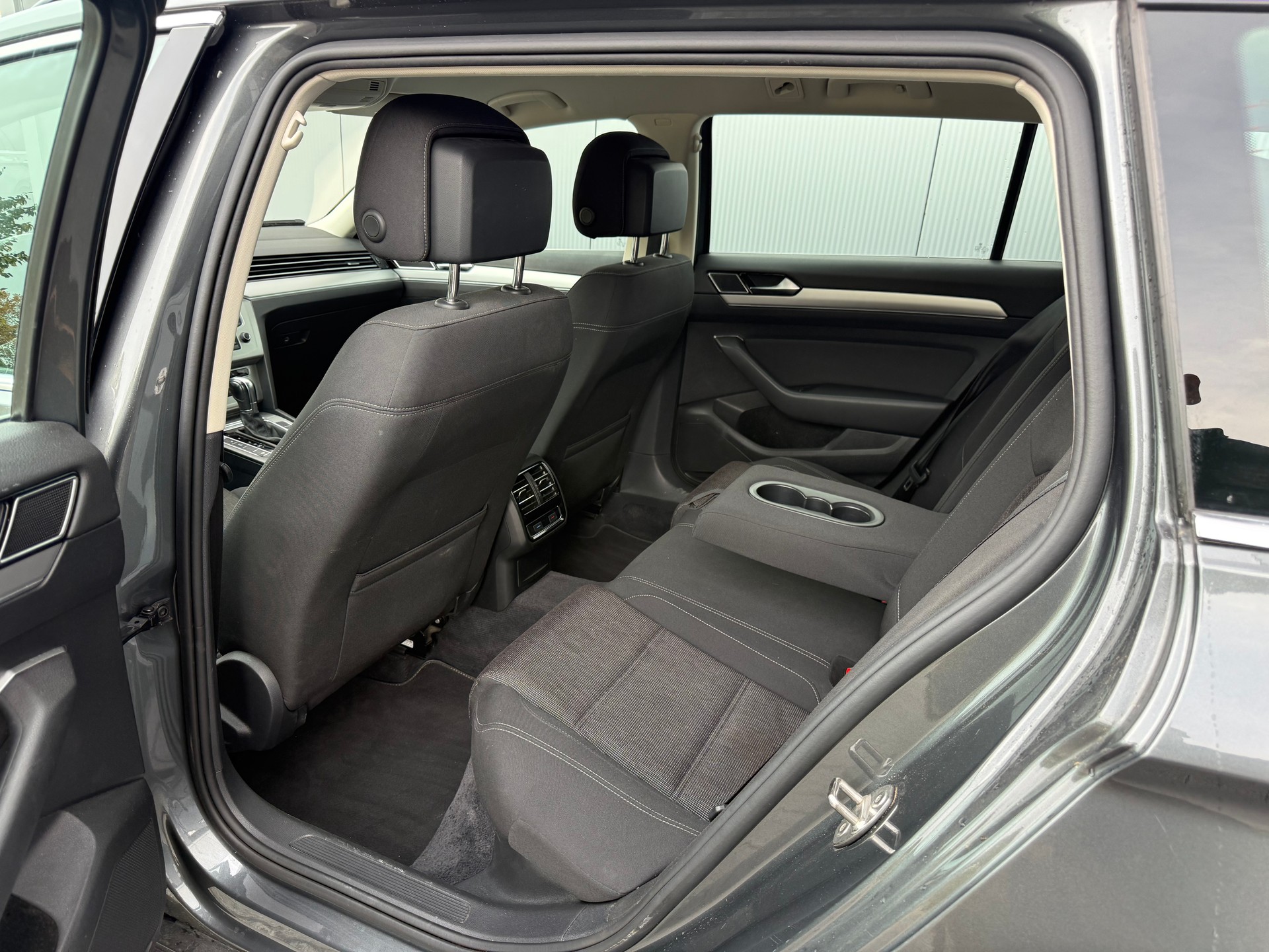 VW Passat Variant 2.0 TDI BMT Highline DSG-image-8