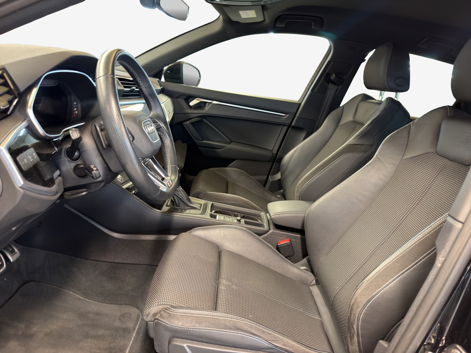 AUDI Q3 40 TFSI S line quattro S-tronic-image-7