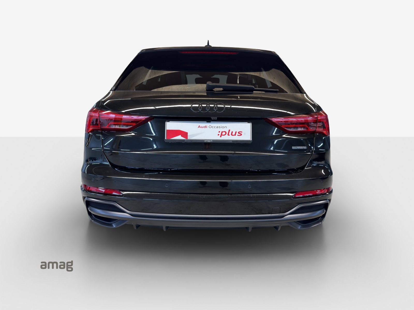 AUDI Q3 40 TFSI S line quattro S-tronic-image-3
