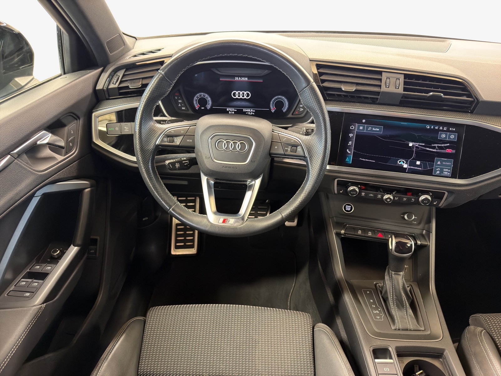 AUDI Q3 40 TFSI S line quattro S-tronic-image-8