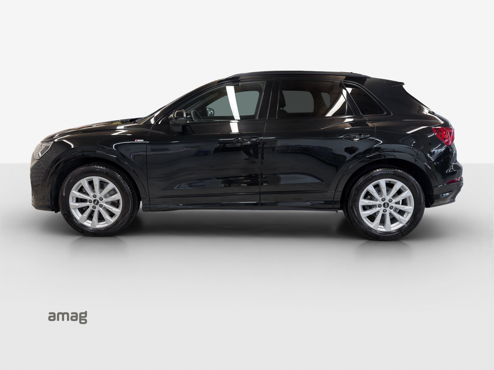 AUDI Q3 40 TFSI S line quattro S-tronic-image-1