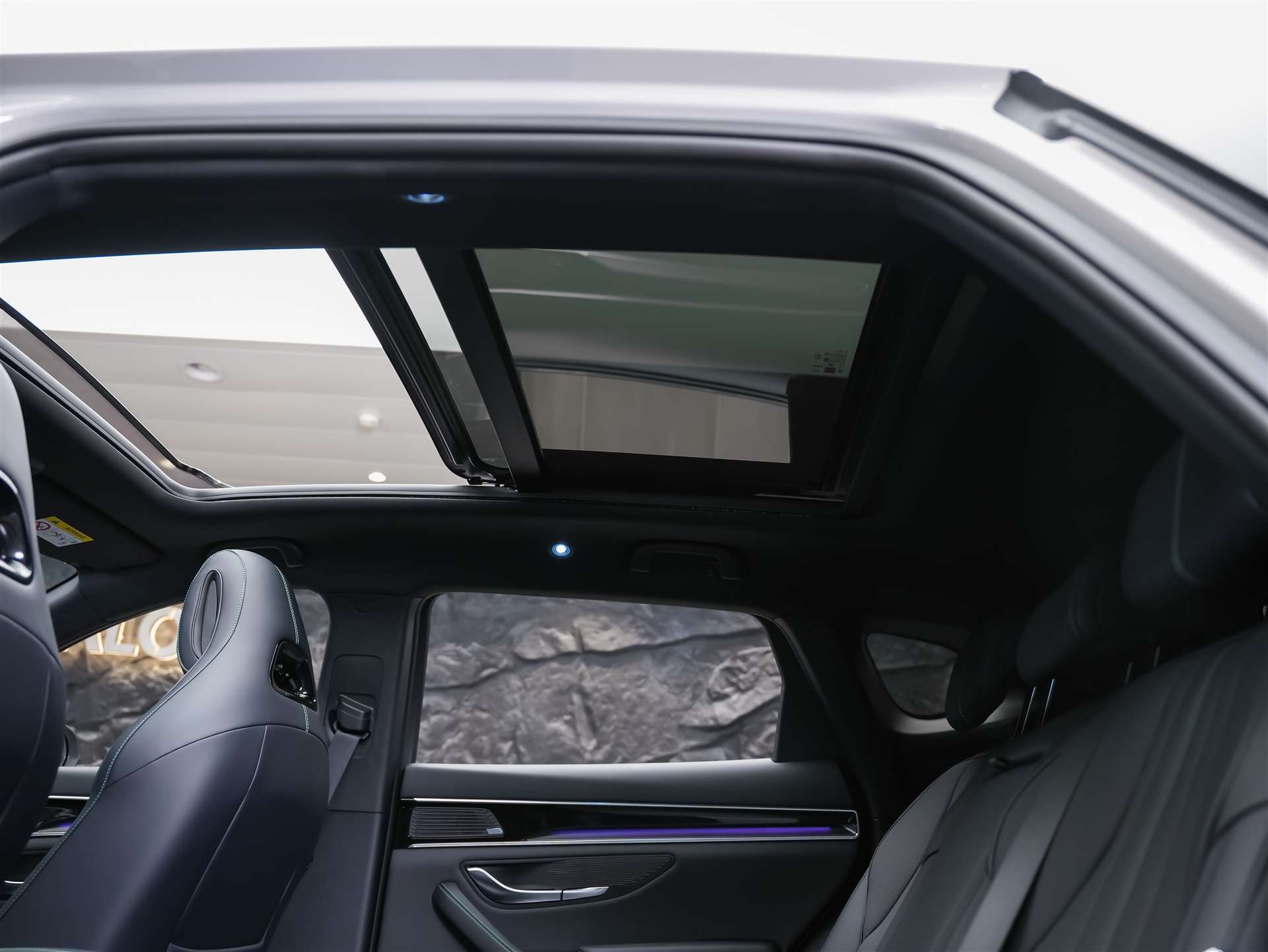 BYD Seal U DM-i Design AWD *SOFORT Verfügbar*Werksgarantie*Lenkradheizung*Sitzbelüftung*360° Kamera*-image-13