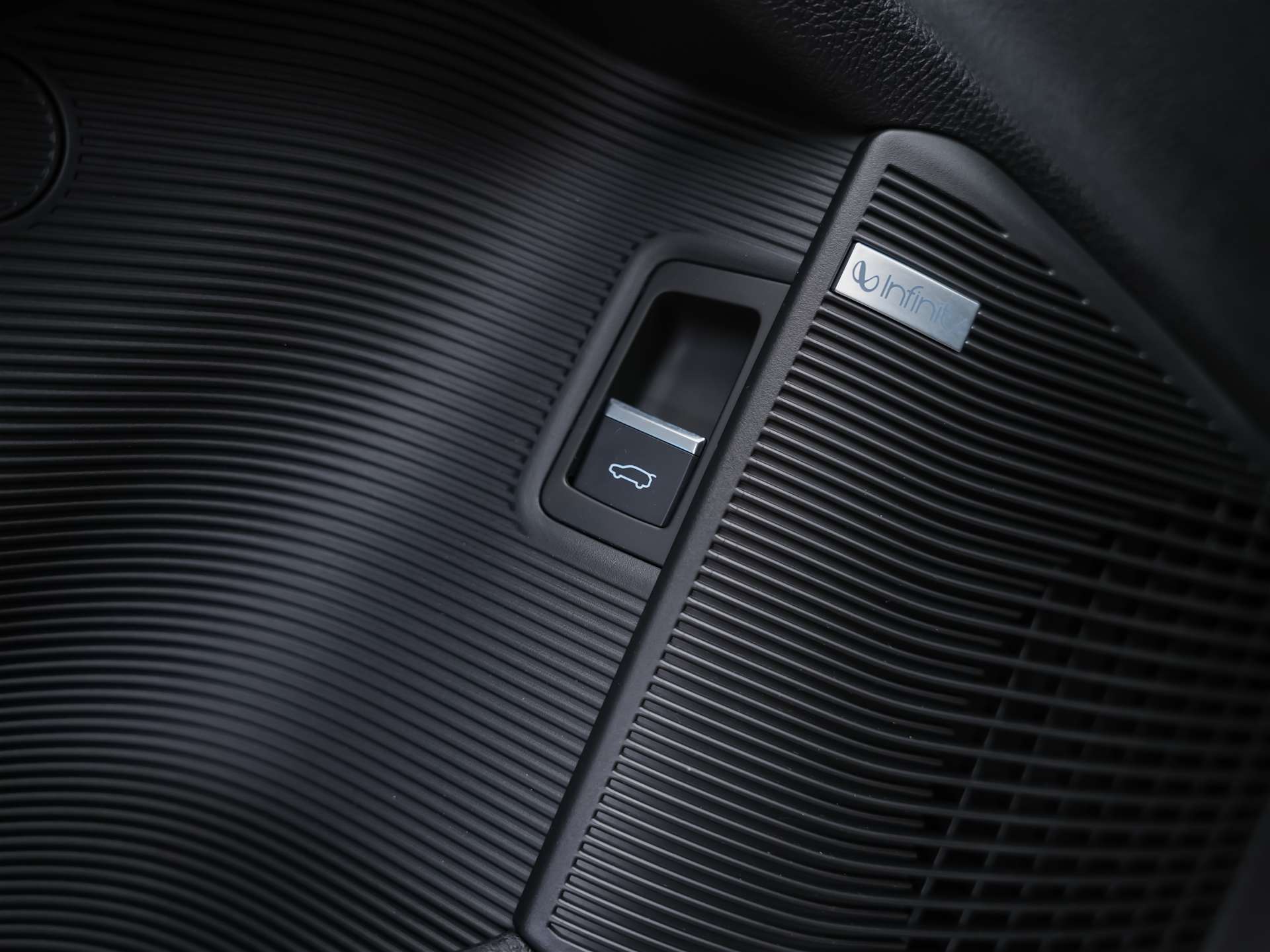 BYD Seal U DM-i Design AWD *SOFORT Verfügbar*Werksgarantie*Lenkradheizung*Sitzbelüftung*360° Kamera*-image-25