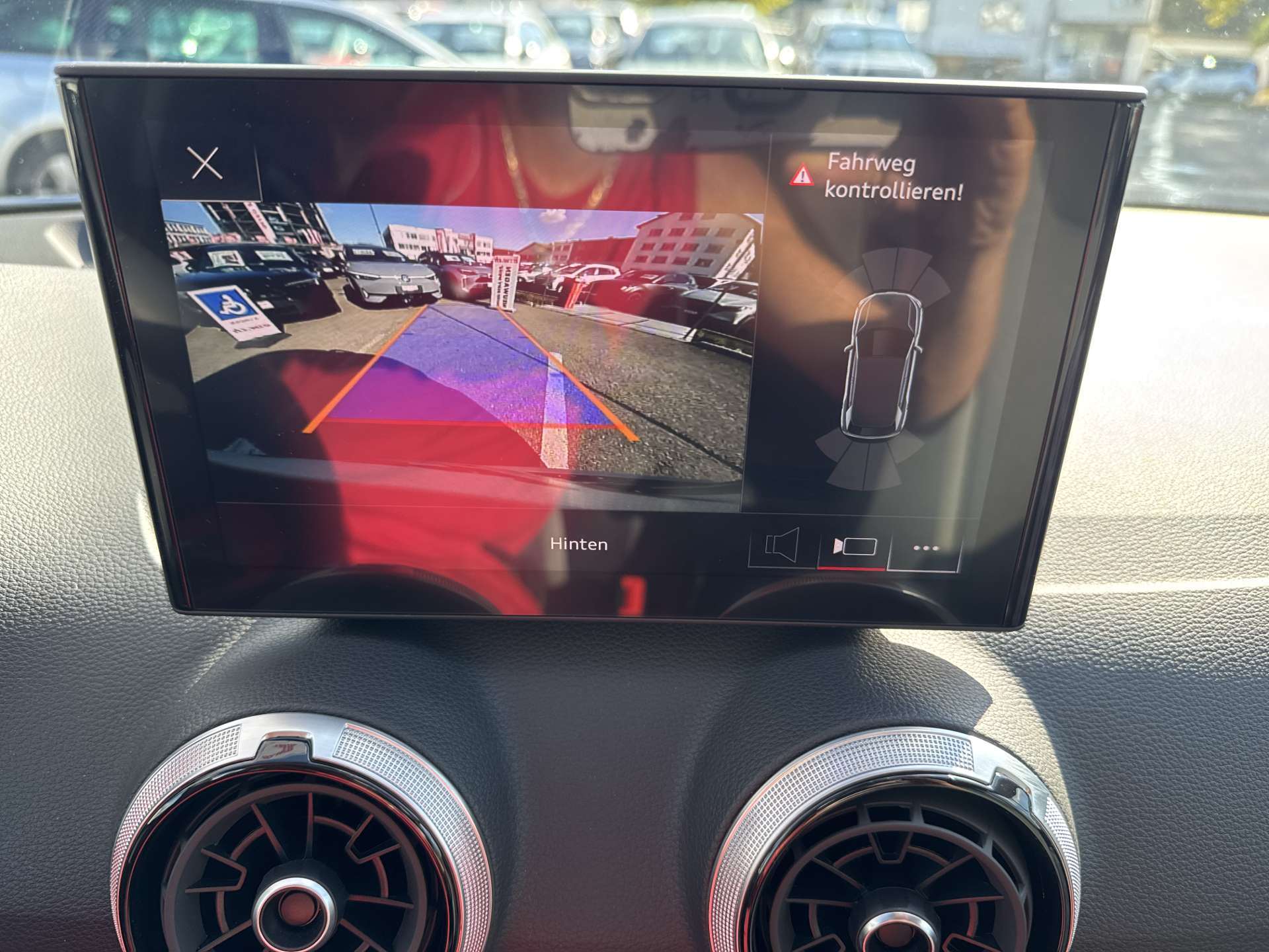 AUDI Q2 35 TFSi S-Line S-Tronic Automat-image-9