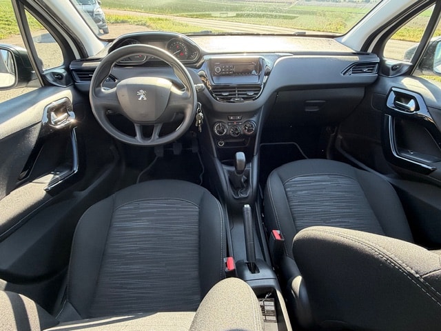 PEUGEOT 208 1.2 PureTech Urban Soul-image-10