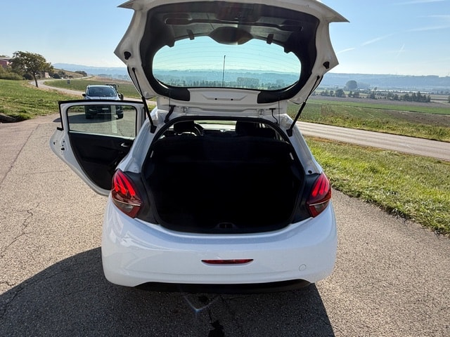 PEUGEOT 208 1.2 PureTech Urban Soul-image-12