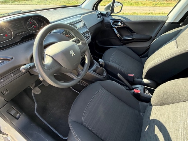 PEUGEOT 208 1.2 PureTech Urban Soul-image-9