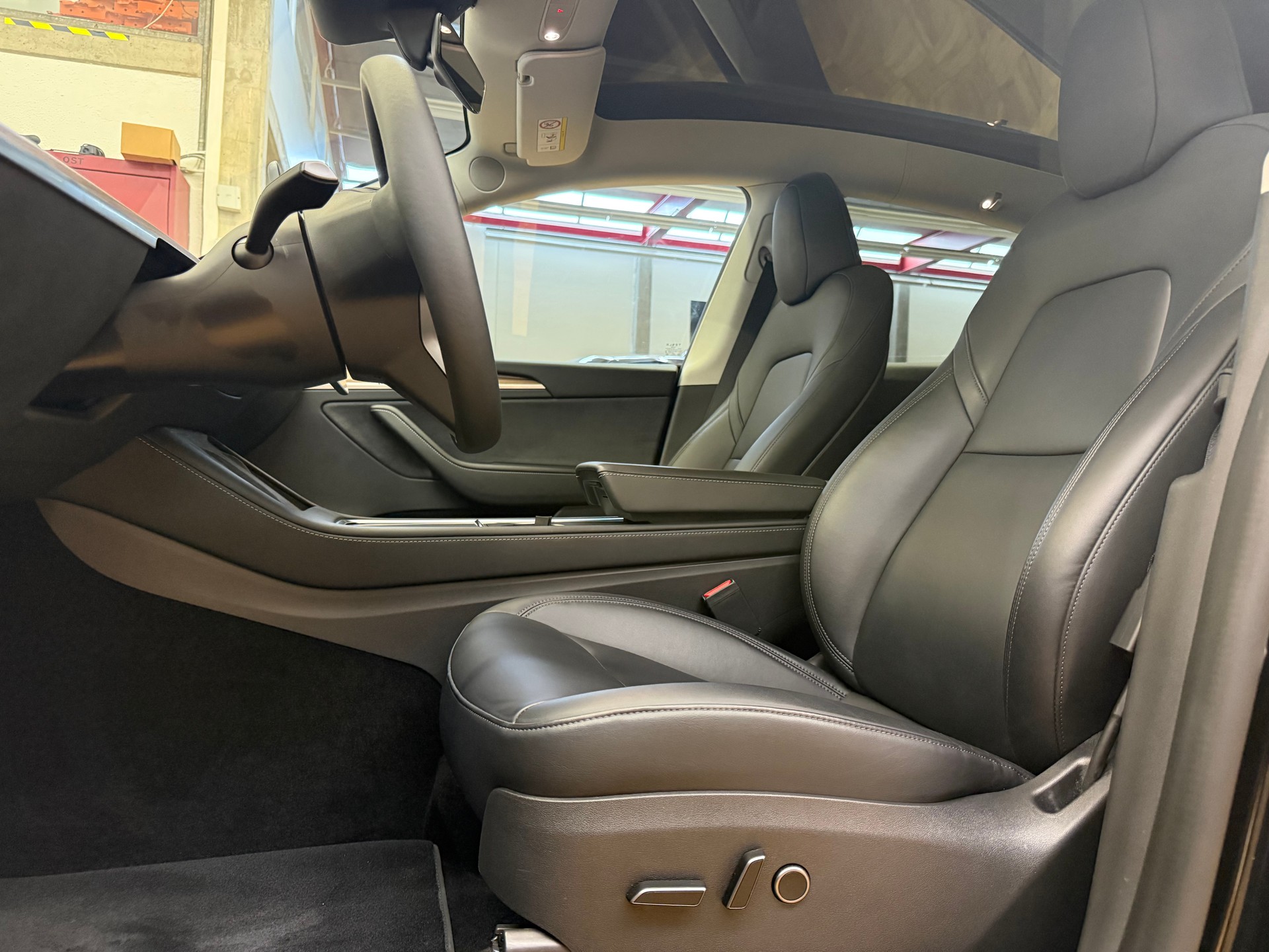 TESLA Model Y Long Range-image-11