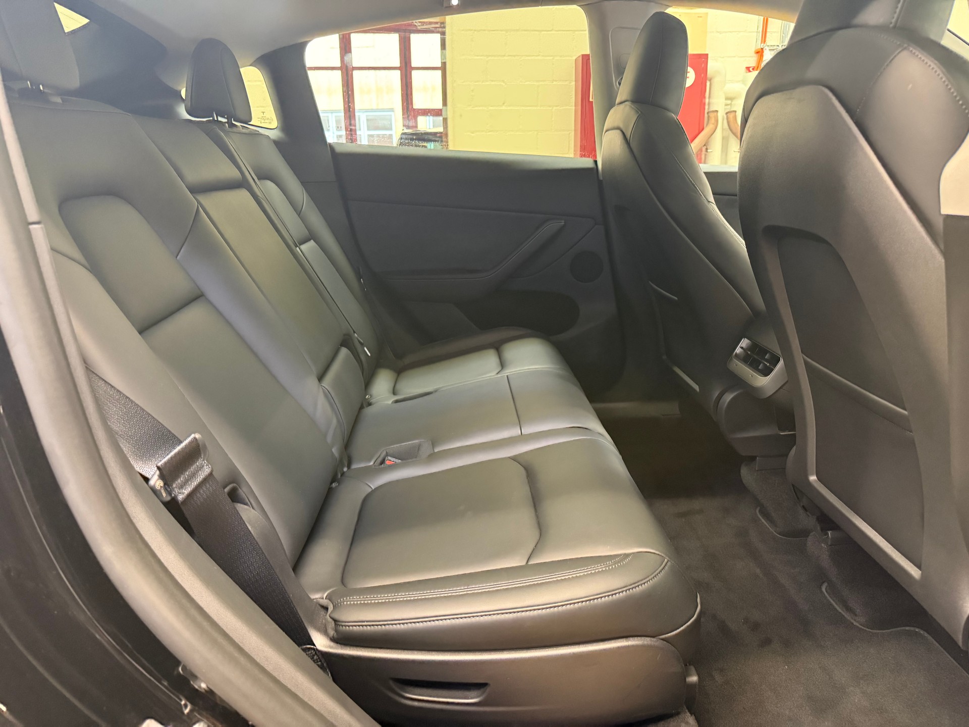 TESLA Model Y Long Range-image-15