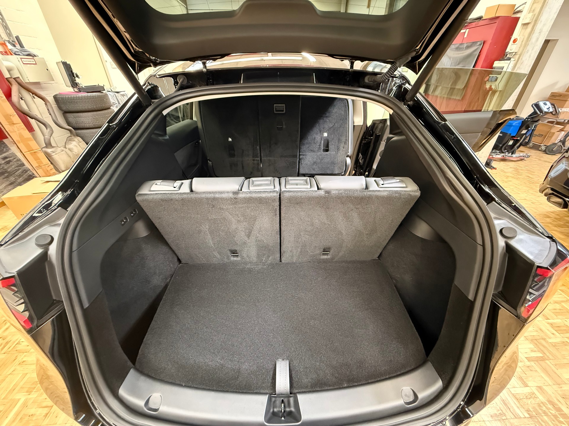TESLA Model Y Long Range-image-18