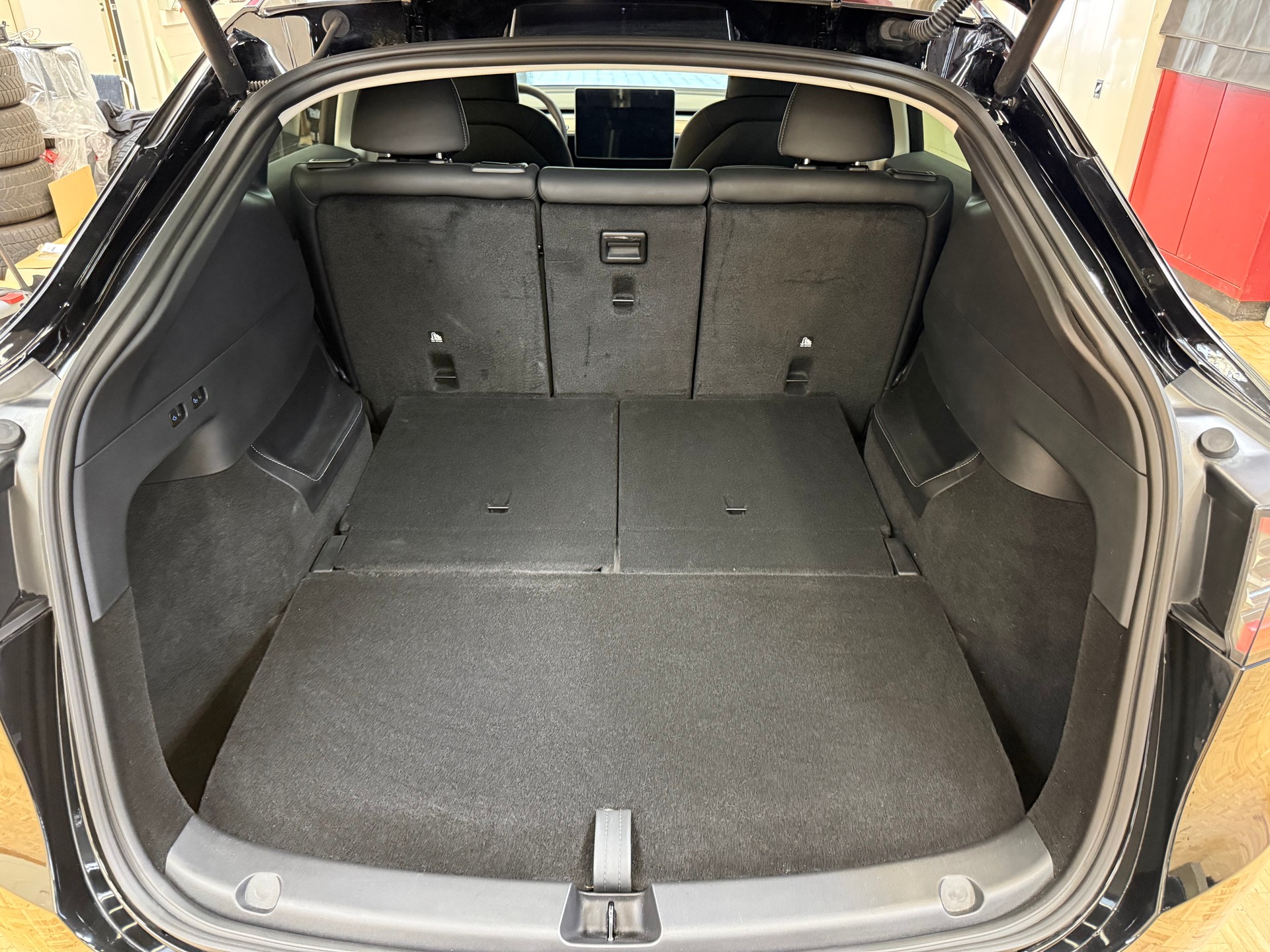 TESLA Model Y Long Range-image-19