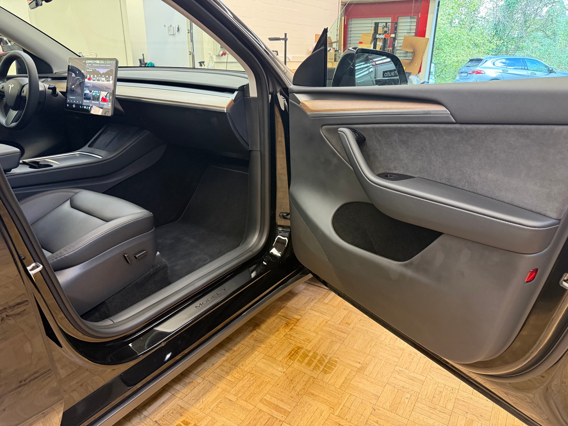 TESLA Model Y Long Range-image-14