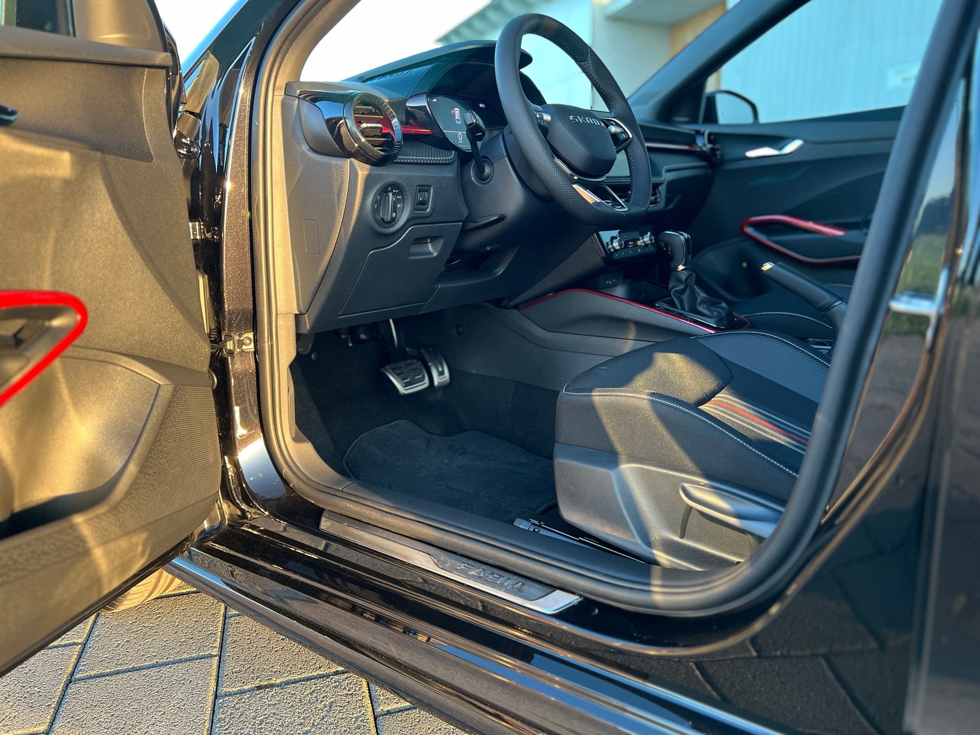 SKODA Fabia 1.0 TSI Monte Carlo DSG /Skoda Neuwagen Garantie 5Jahre 100000Km / Aktion: Gratis Alu-Winterradsatz inklusive!-image-9