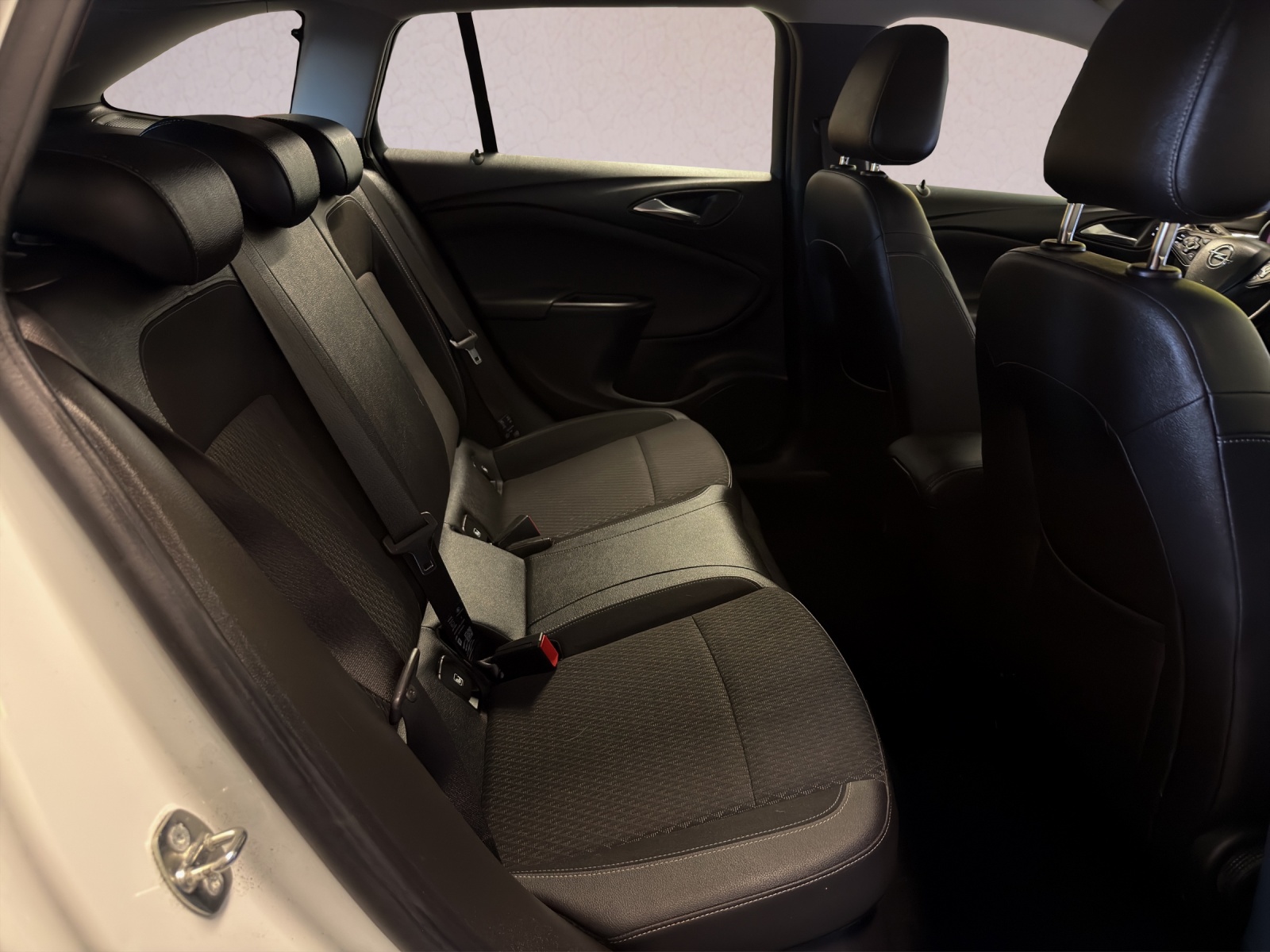 OPEL Astra 1.6 CDTi ecoF Excellence Automatic-image-13