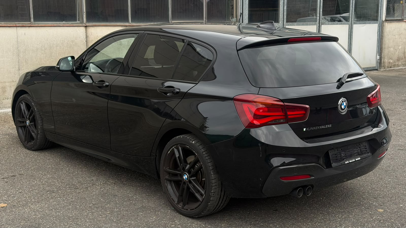 BMW 120d xDrive Edition M Sport Steptronic-image-6