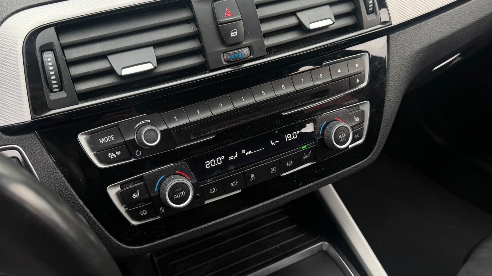 BMW 120d xDrive Edition M Sport Steptronic-image-14